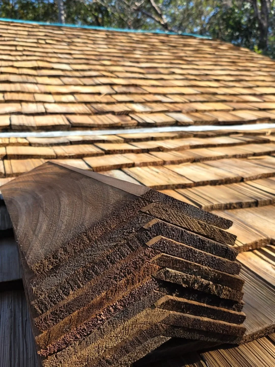 Craftsmanship that stands the test of time 🪵

Every cedar shake tells a story of quality and attention to detail. From exterior siding to full roofing projects, we treat your home like it's our own.

This is what 20+ years of woodworking expertise l
