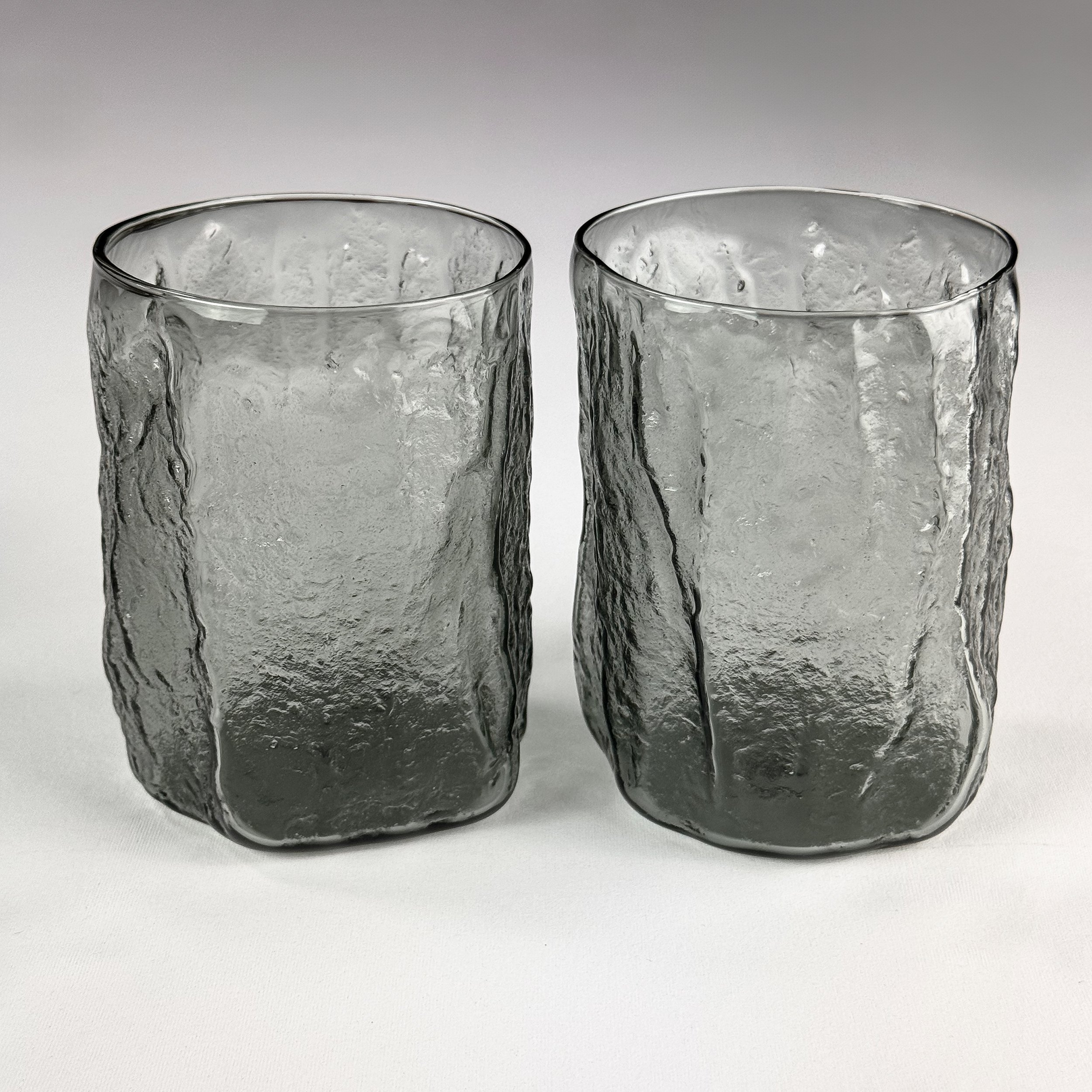 Linen_Glass_031_1x1_Neptune_Glassworks.jpg