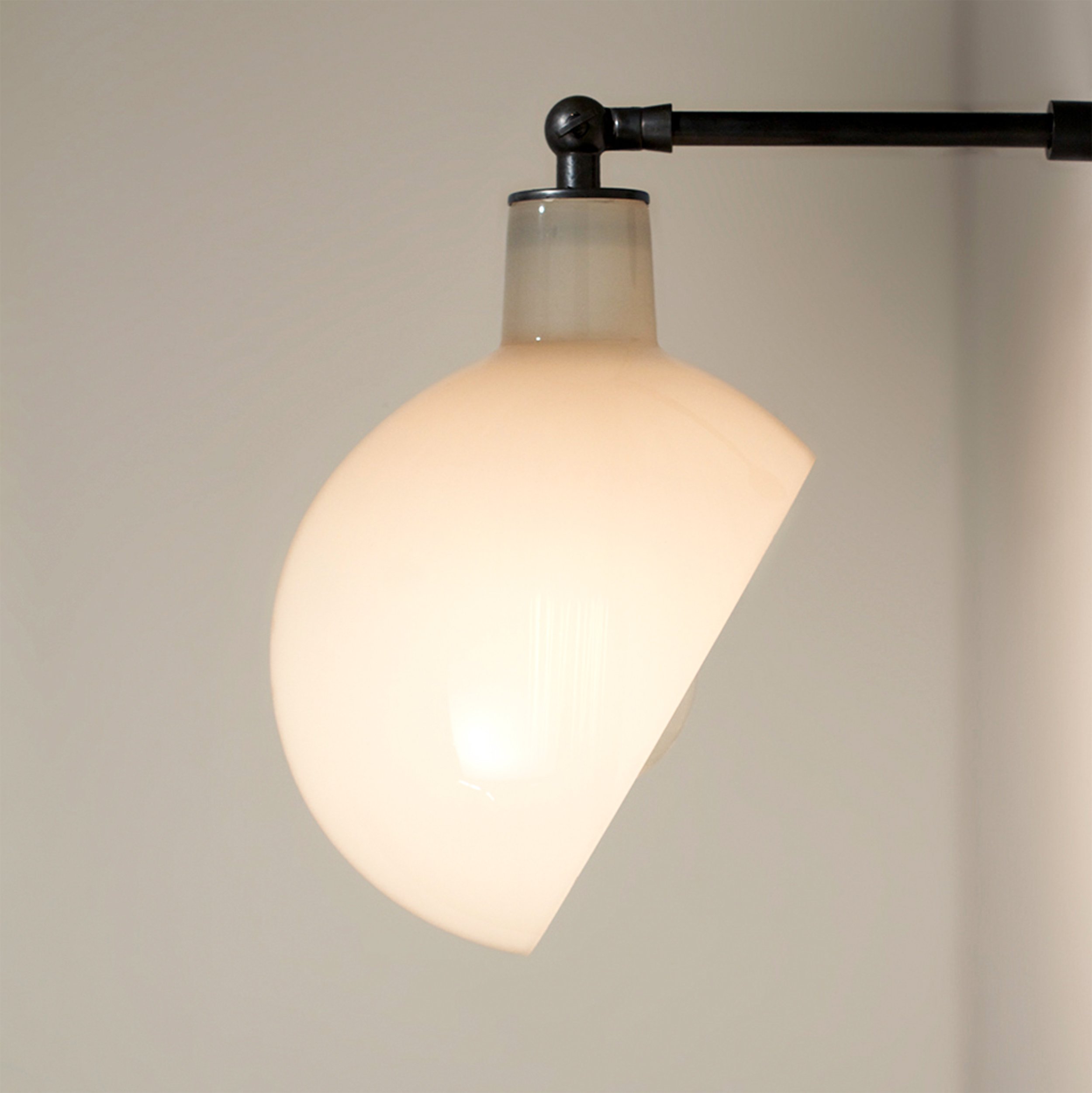 Piano_Sconce_071_1x1_Neptune_Glassworks.jpg