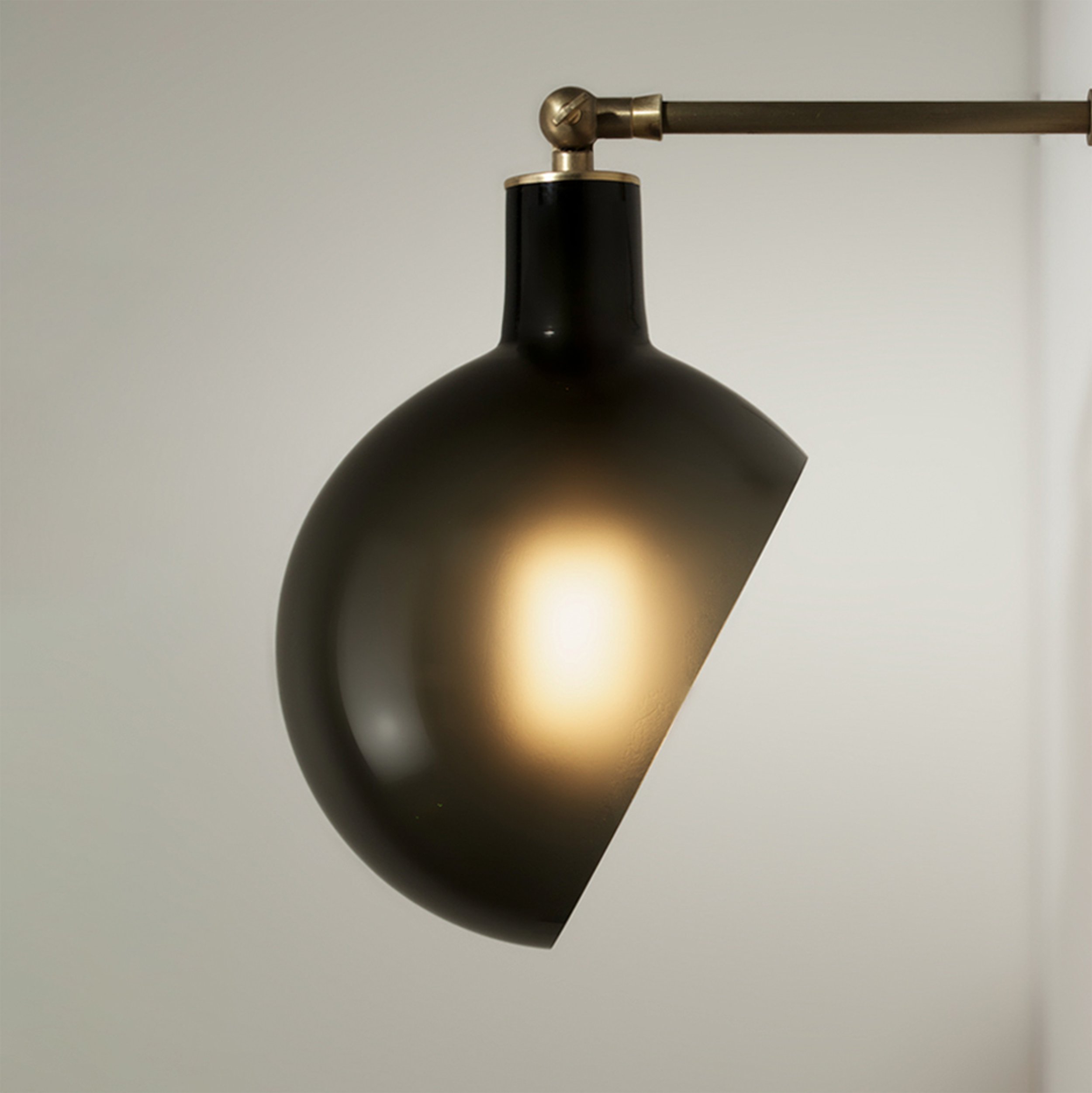 Piano_Sconce_081_1x1_Neptune_Glassworks.jpg