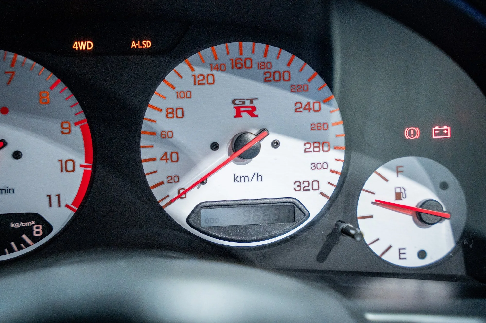 R34GTRHKSCF-54.jpg