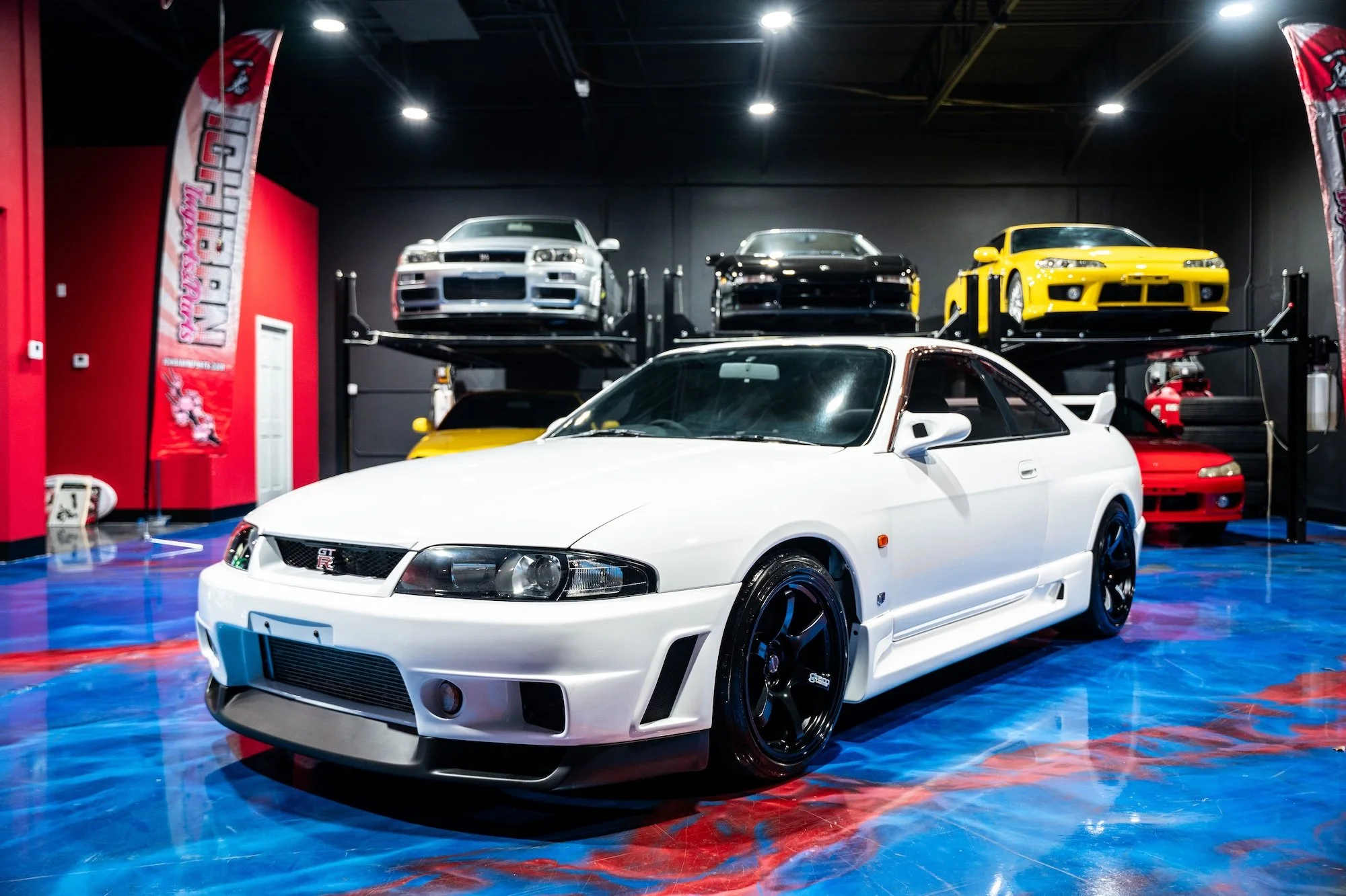 AutoGalleryR33-01.jpg