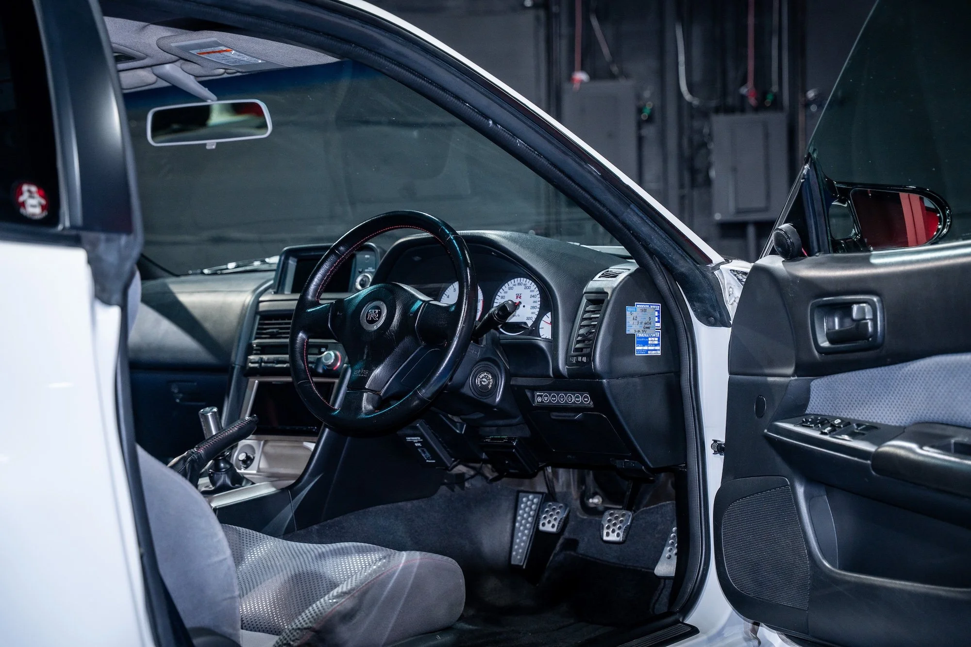 R34GTRHKSCF-48.jpg