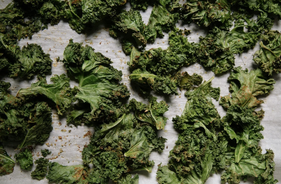 Lemon &amp; Tahini Kale Chips
