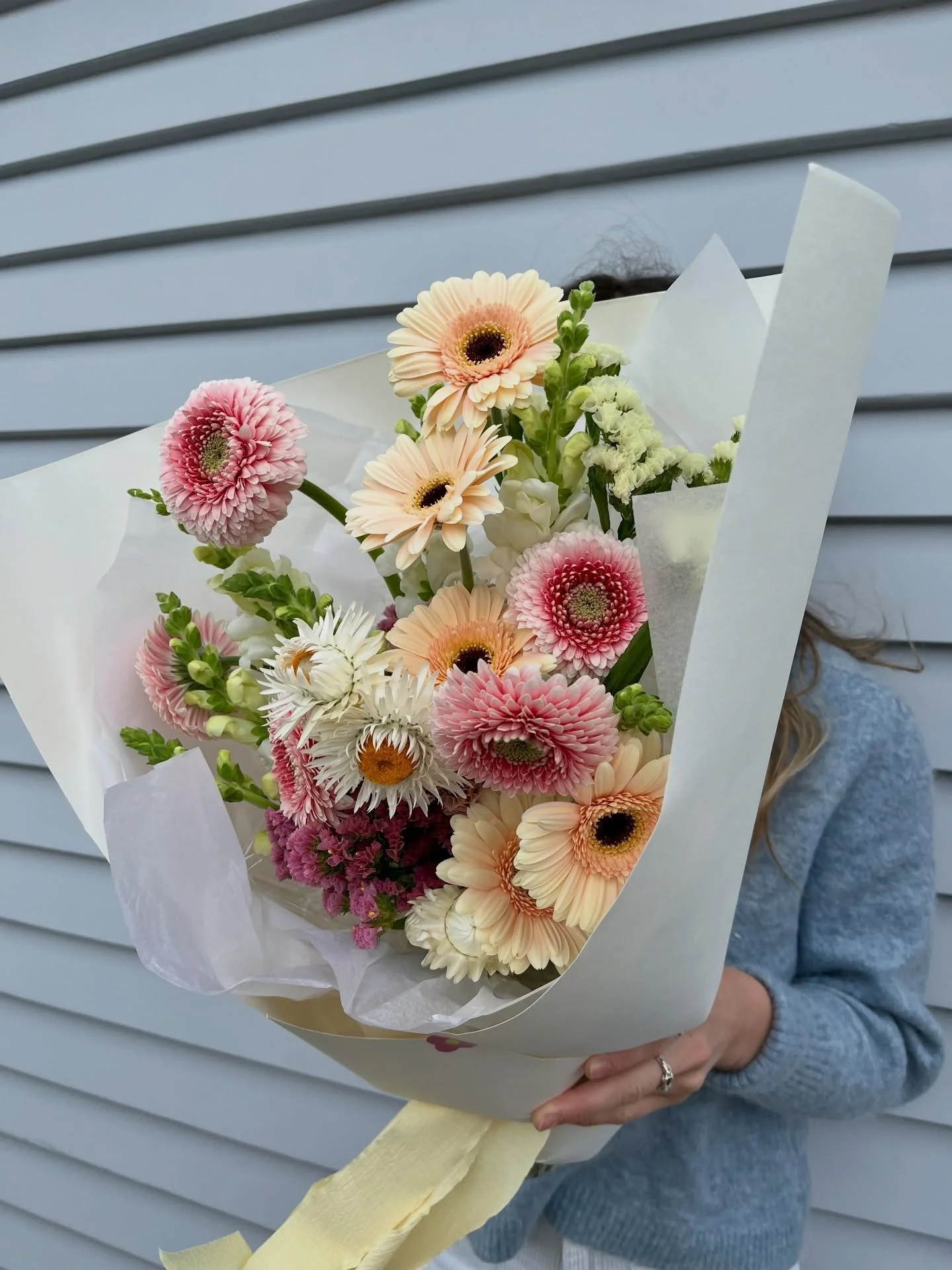 How I went from hating gerberas to LOVING them.. 

I avoided gerberas for years.. until I started using softer colours, better varieties, and pairing them with the right textures. Total mindset shift. Now I use them all the time 🎀💕🌸