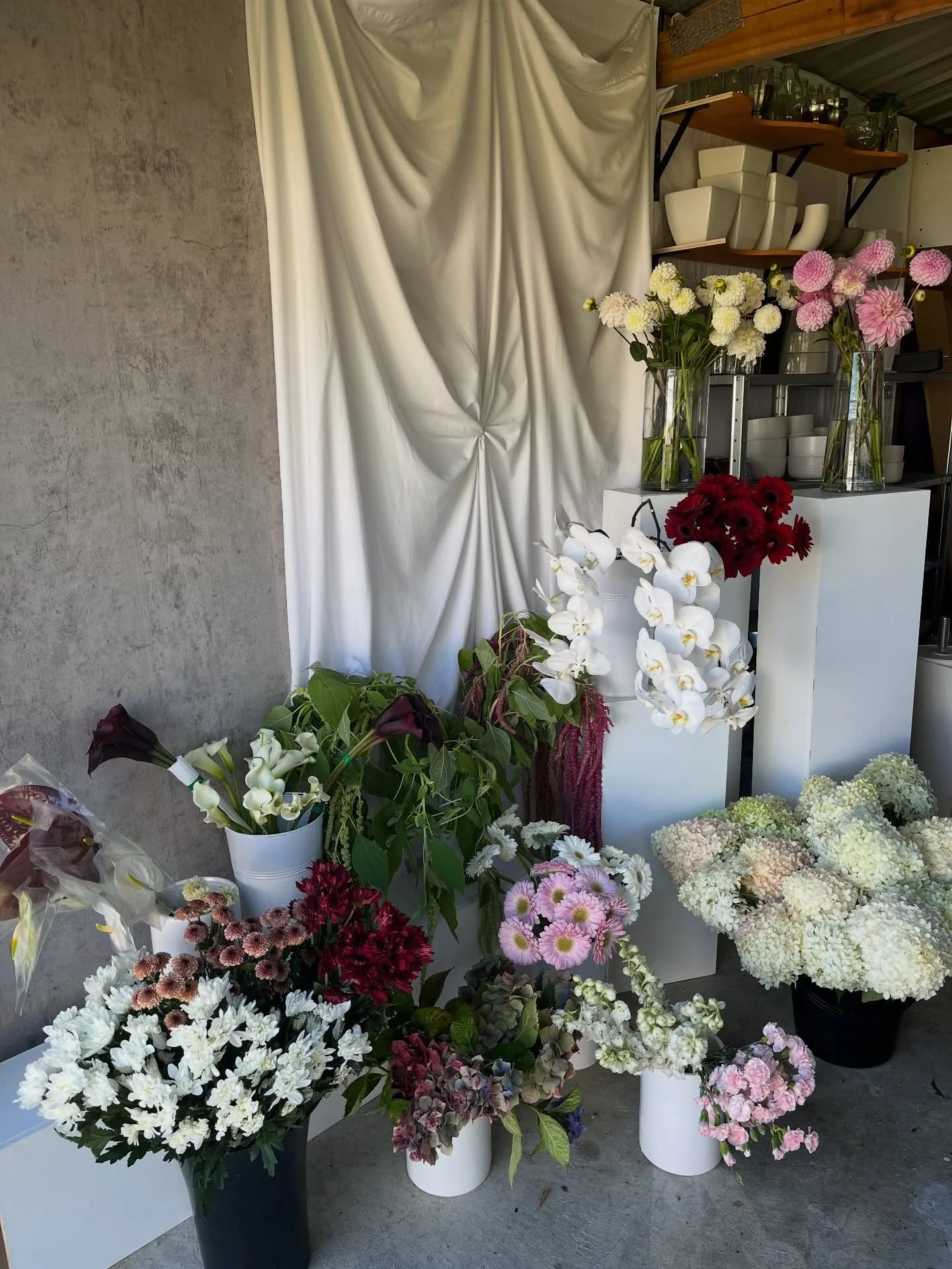 So incredibly grateful to have had flowers in the studio almost every single week this season 💟 

With only a couple weddings to go for the summer szn, I&rsquo;m off on a well deserved holiday next week (MY HONEYMOON!!!) 

We still have lots of avai