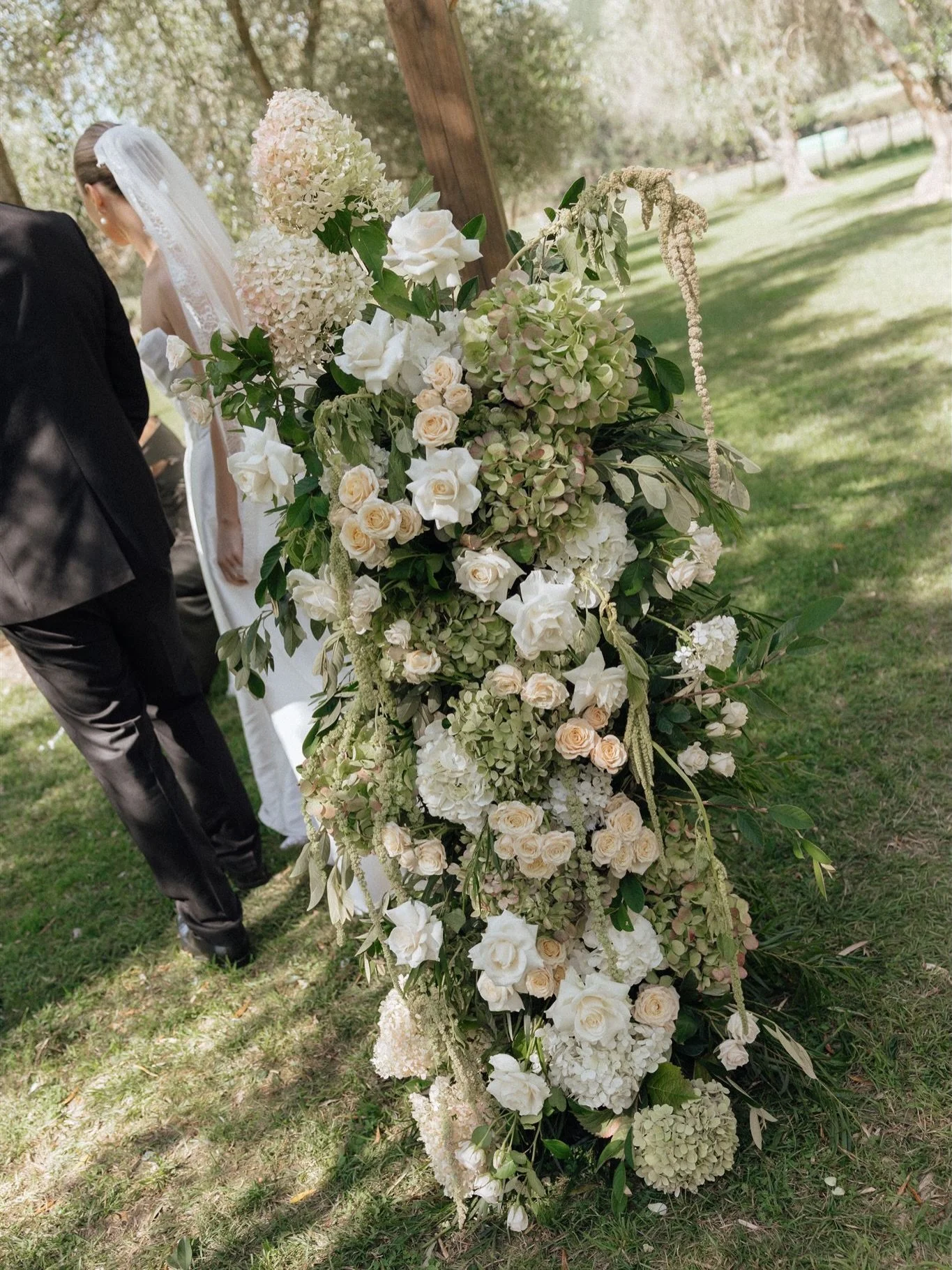 Flower towers for Abbie &amp; Tawhiti 🤍 such an incredible wedding to flower and I feel so honored to be apart of their dream day!

Vendors dream team 
@jinalgovindphotography @tironuifarm @paperswanbride @elderflower_florist @jaymiejarvis.makeupart