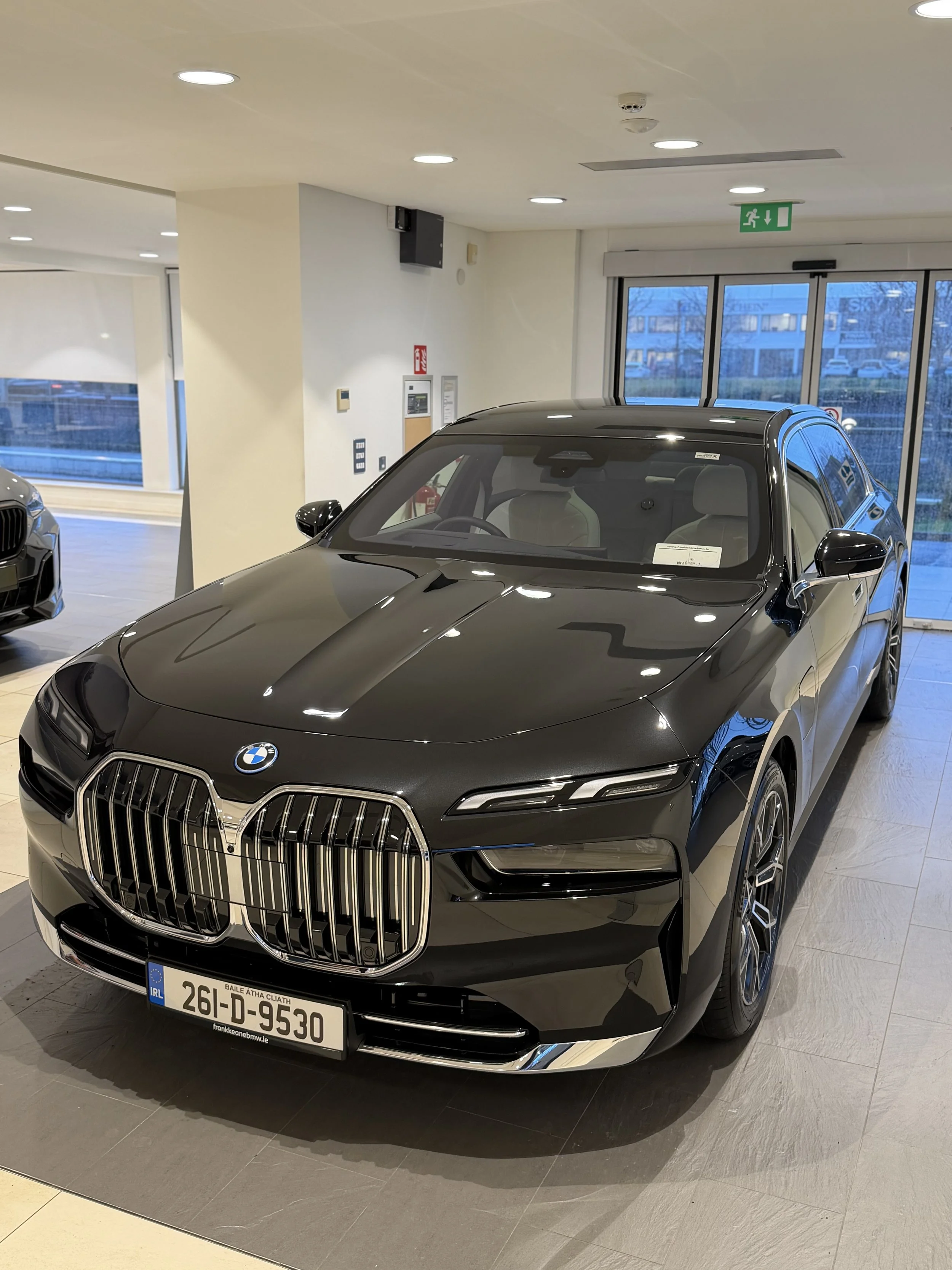 Airport Transfer First Class Vehicle | Dublin City to Airport (up to 24km) + tolls / Please note that transfers between the hours of 22:30 – 05:30 will incur a 20%  additional fee.