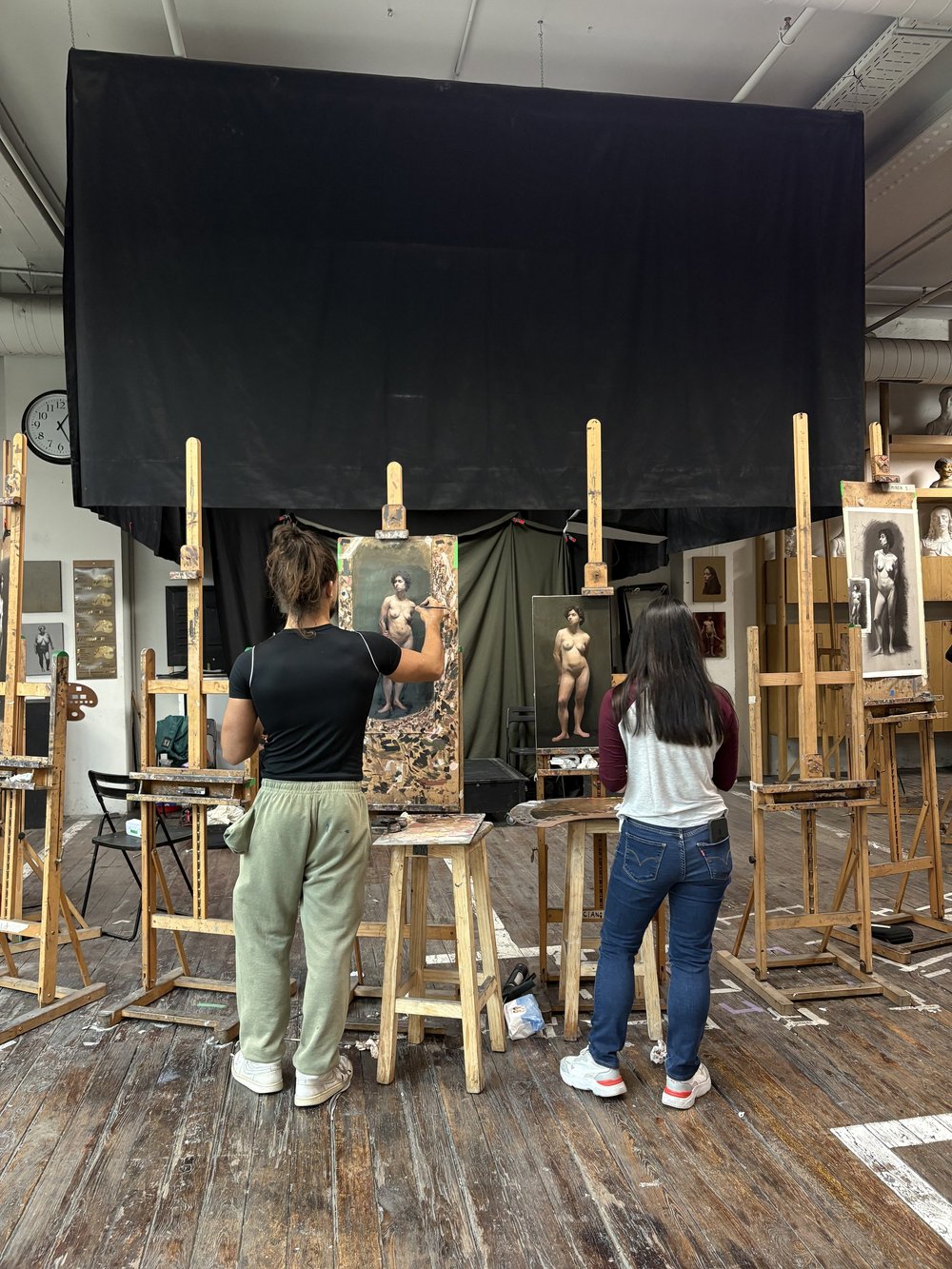 Students working at the Barcelona Academy of Art