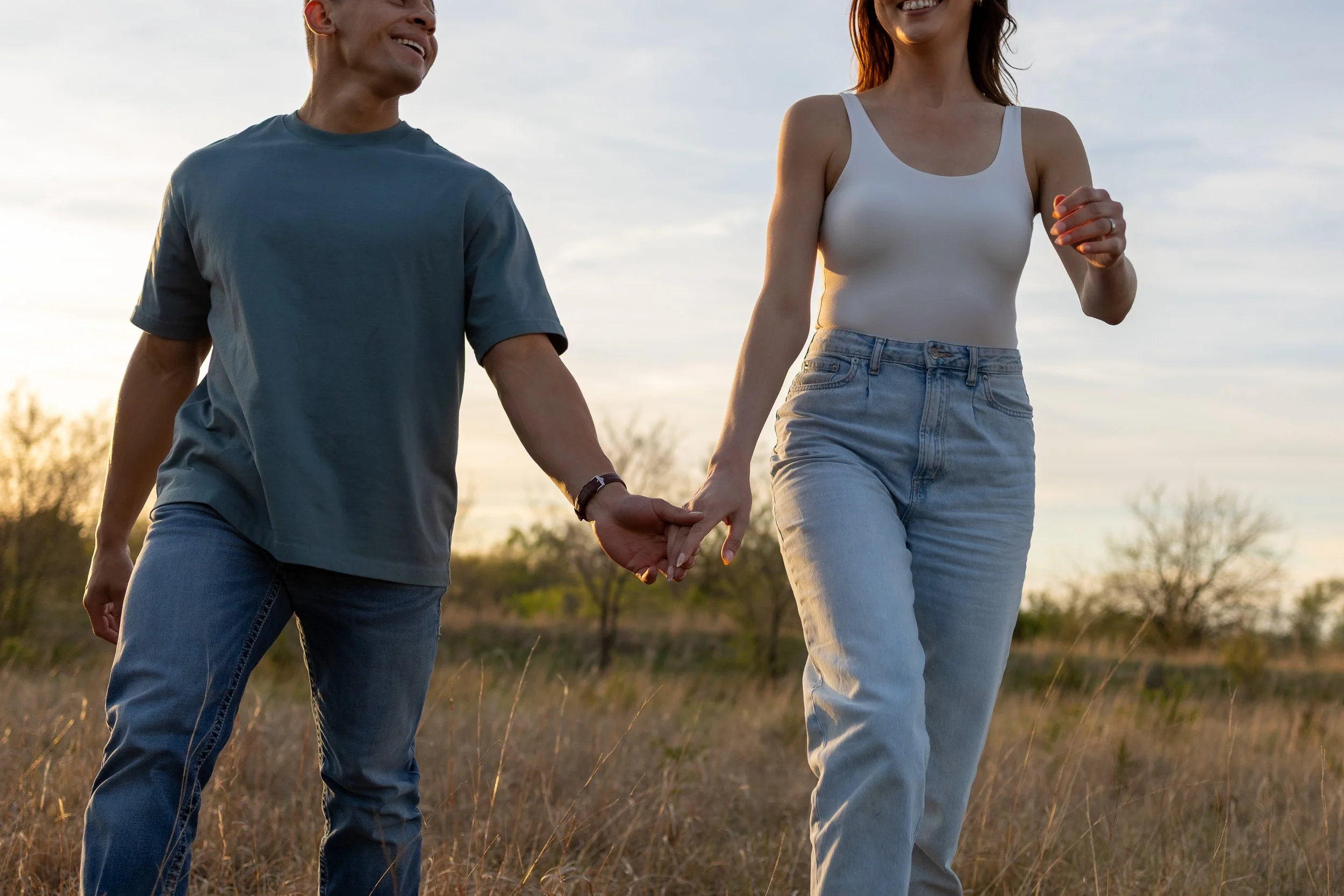 simple neutral outfit to wear for couples session wichita ks