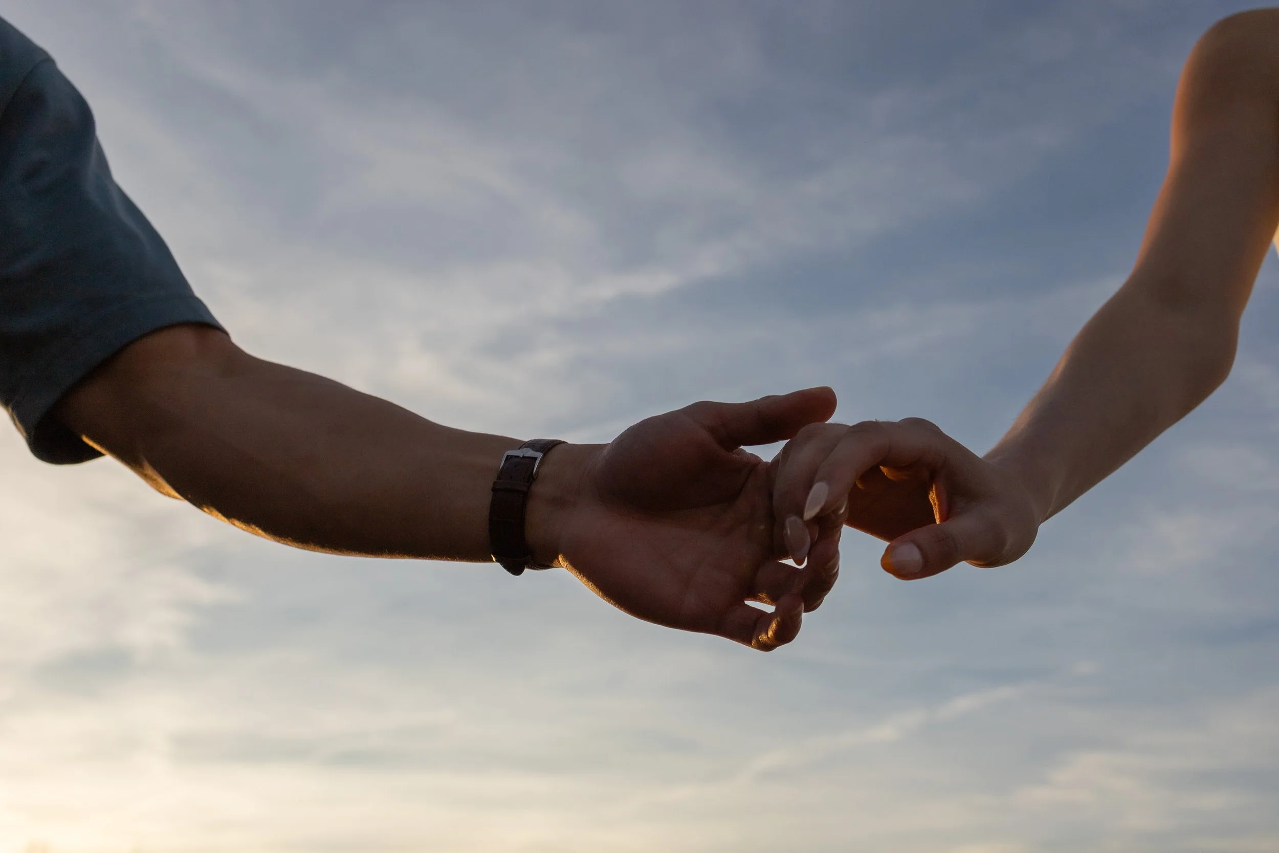 couples photo session wichita, ks couple holding hands close up of hands