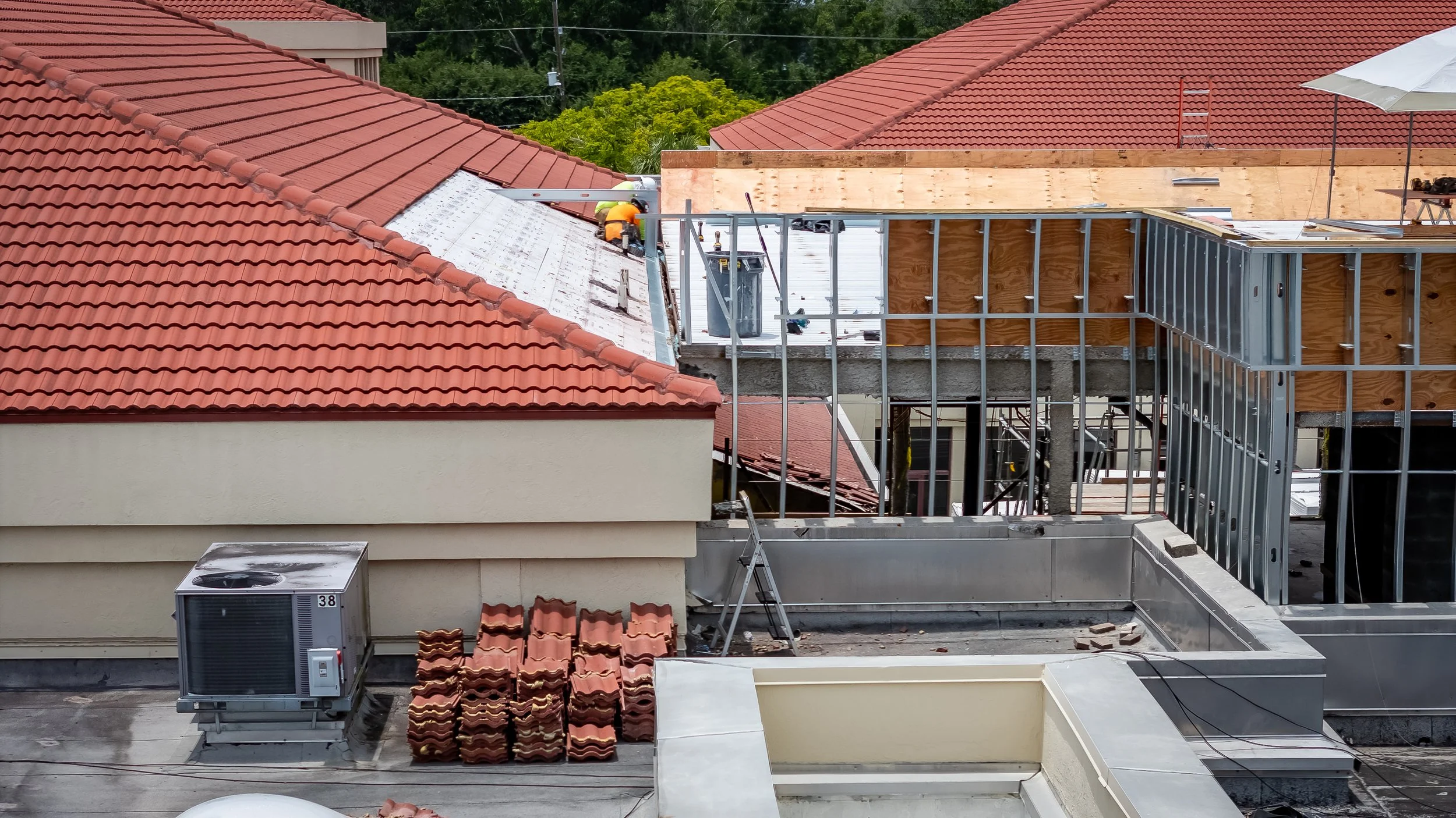Finding the Best Commercial Roofing Contractor for Your Business Needs