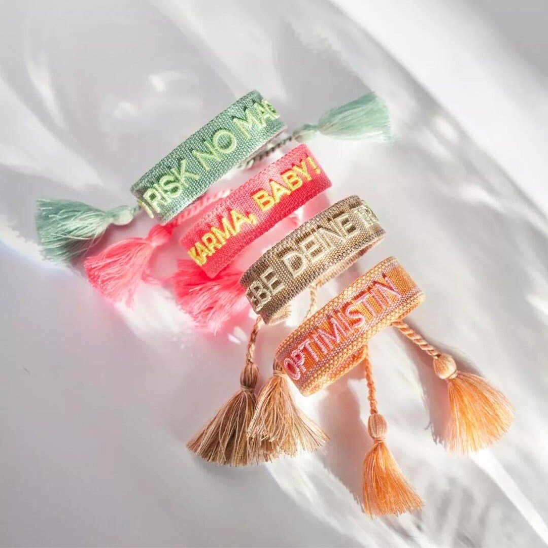 https://i.etsystatic.com/47670536/r/il/c0d647/5545885721/il_fullxfull.5545885721_oaf7.jpg