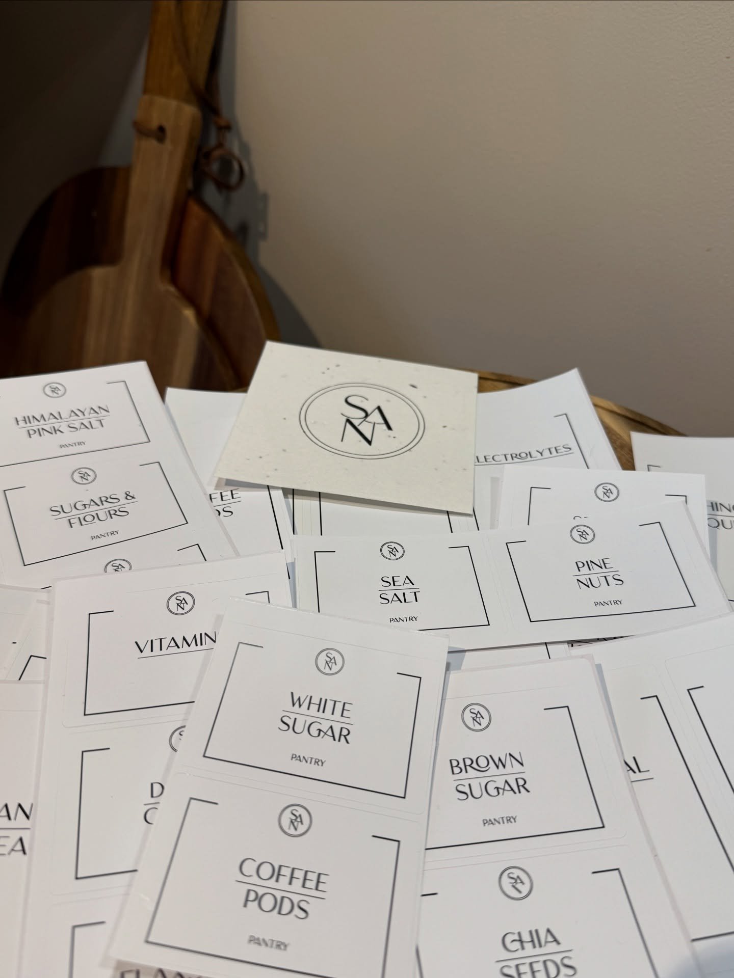We love us some labels over here&hellip; and this cute delivery from @soatnature is just lovely! 

Custom made to whatever specific labels you need, I can&rsquo;t wait to get my own pantry in order using these. 🤍🤍🤍