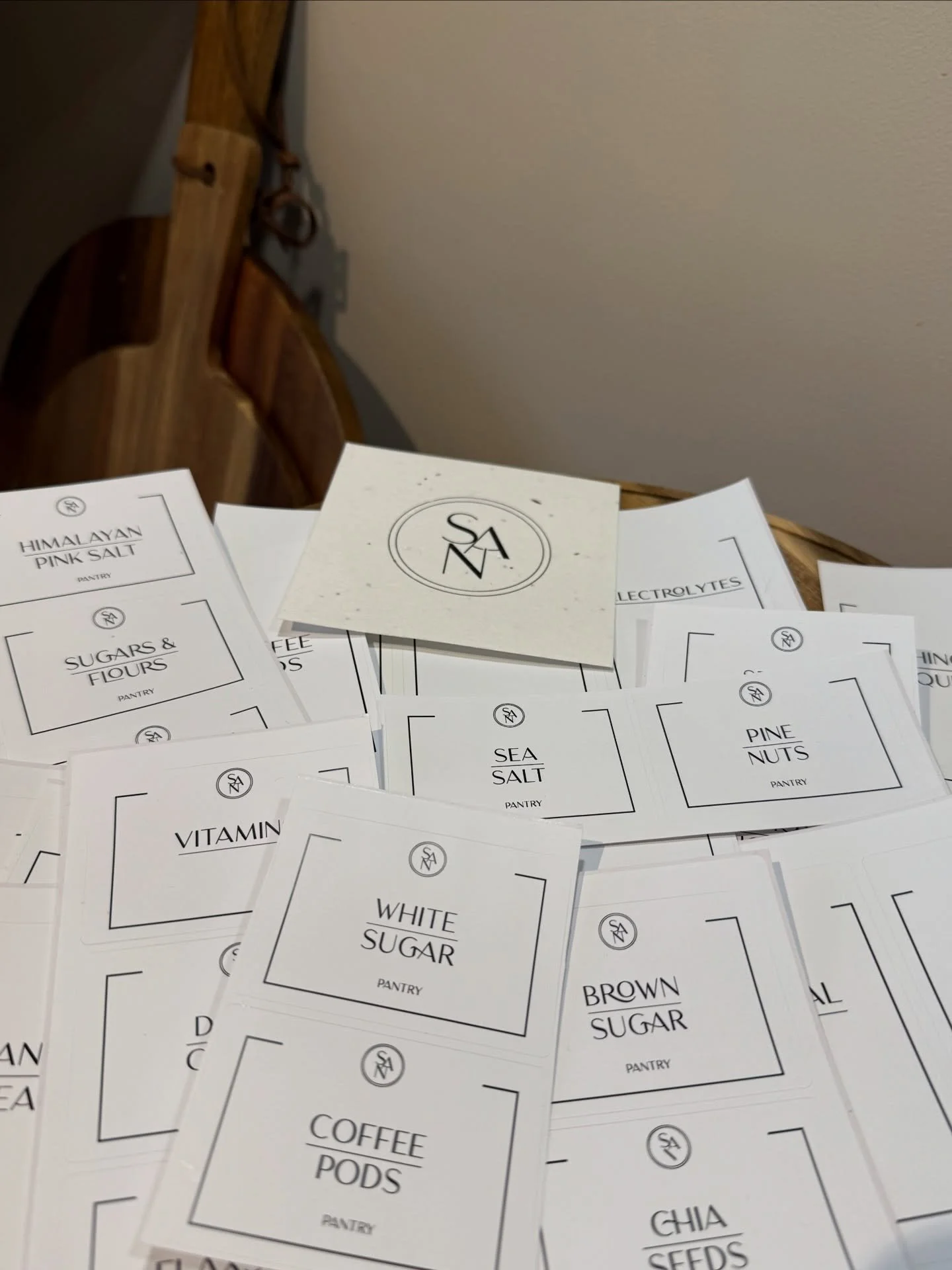 We love us some labels over here&hellip; and this cute delivery from @soatnature is just lovely! 

Custom made to whatever specific labels you need, I can&rsquo;t wait to get my own pantry in order using these. 🤍🤍🤍