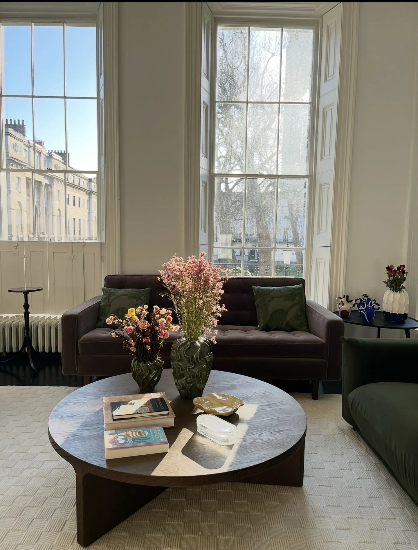 Sunlight, symmetry and a little bit of calm ✨

Throwback to our clients home in central London - working in a space that feels as good as it looks. 

Natural light, and an organised and considered space. 🌿

#HomeOrganisation #LondonLiving #InteriorS