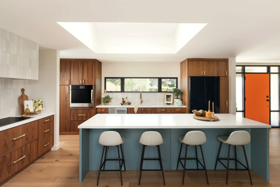 MID-CENTURY MUSE