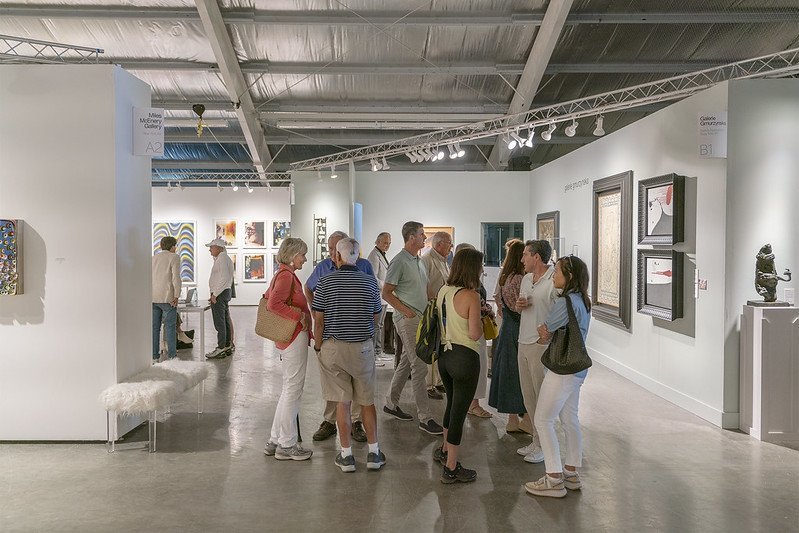 Tips to Buy Art Like a Pro: Guided Tour with Laura Smith Sweeney