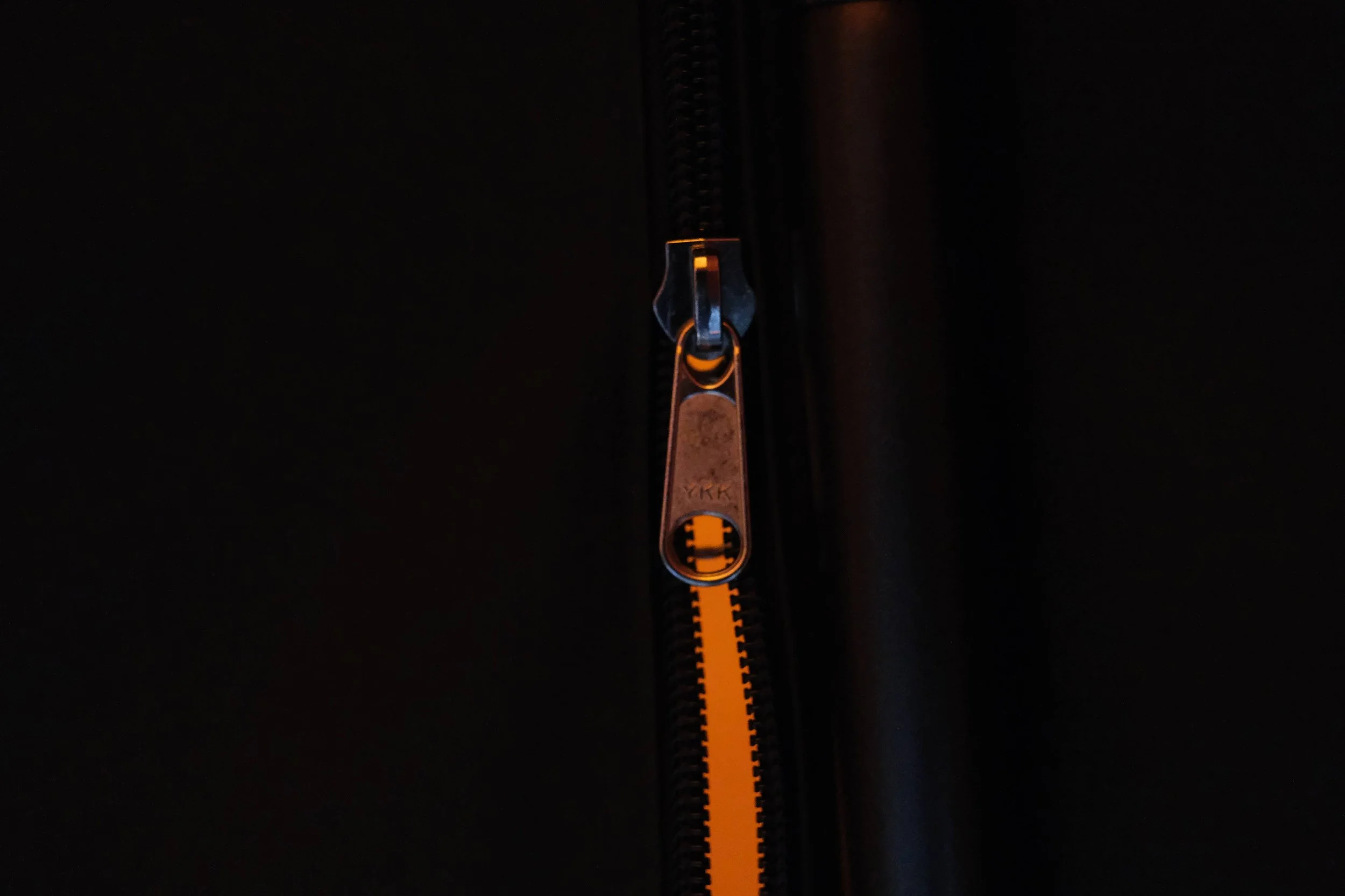 A strong YKK-zipper gives entrance to the tent.