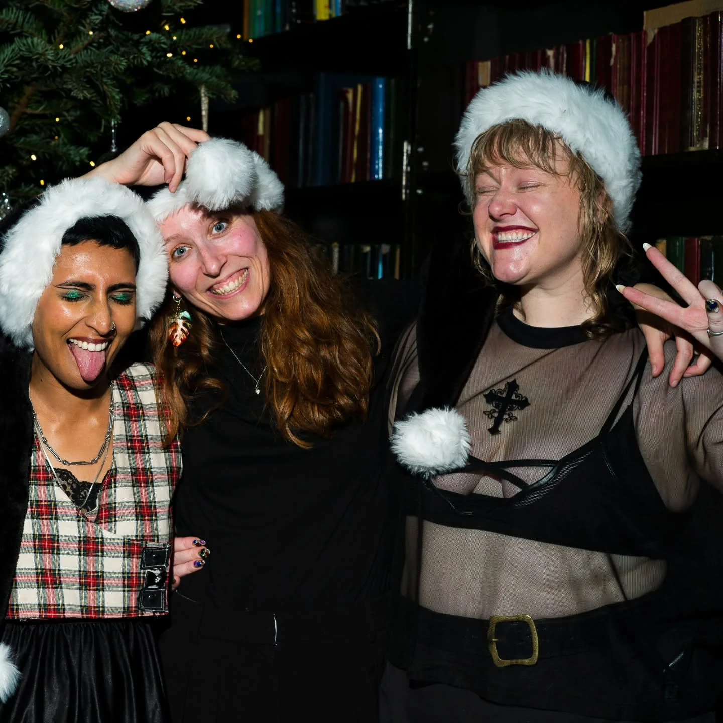 Our final show of the year is in 2 weeks! ✨️ Come celebrate and commiserate 2025 with us @ivyhousenunhead on 16 Dec with @flinchmusicissad and @fightmilkisaband 

Ticket link in bio! See you there x

📸 @tommy_p_lin