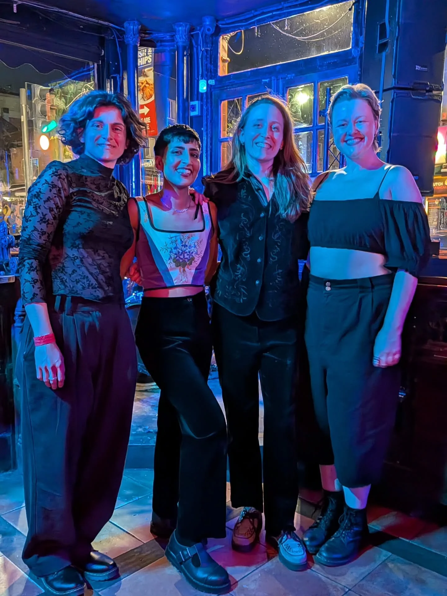 We had soo much fun last night! It was incredible hearing you sing Daisy Crowns with us - thank you for coming and filling out the room 🌹

Extra special thank you to those of you who brought or wore flowers 💐 

Thank you to @elephantsheadnw1 @produ