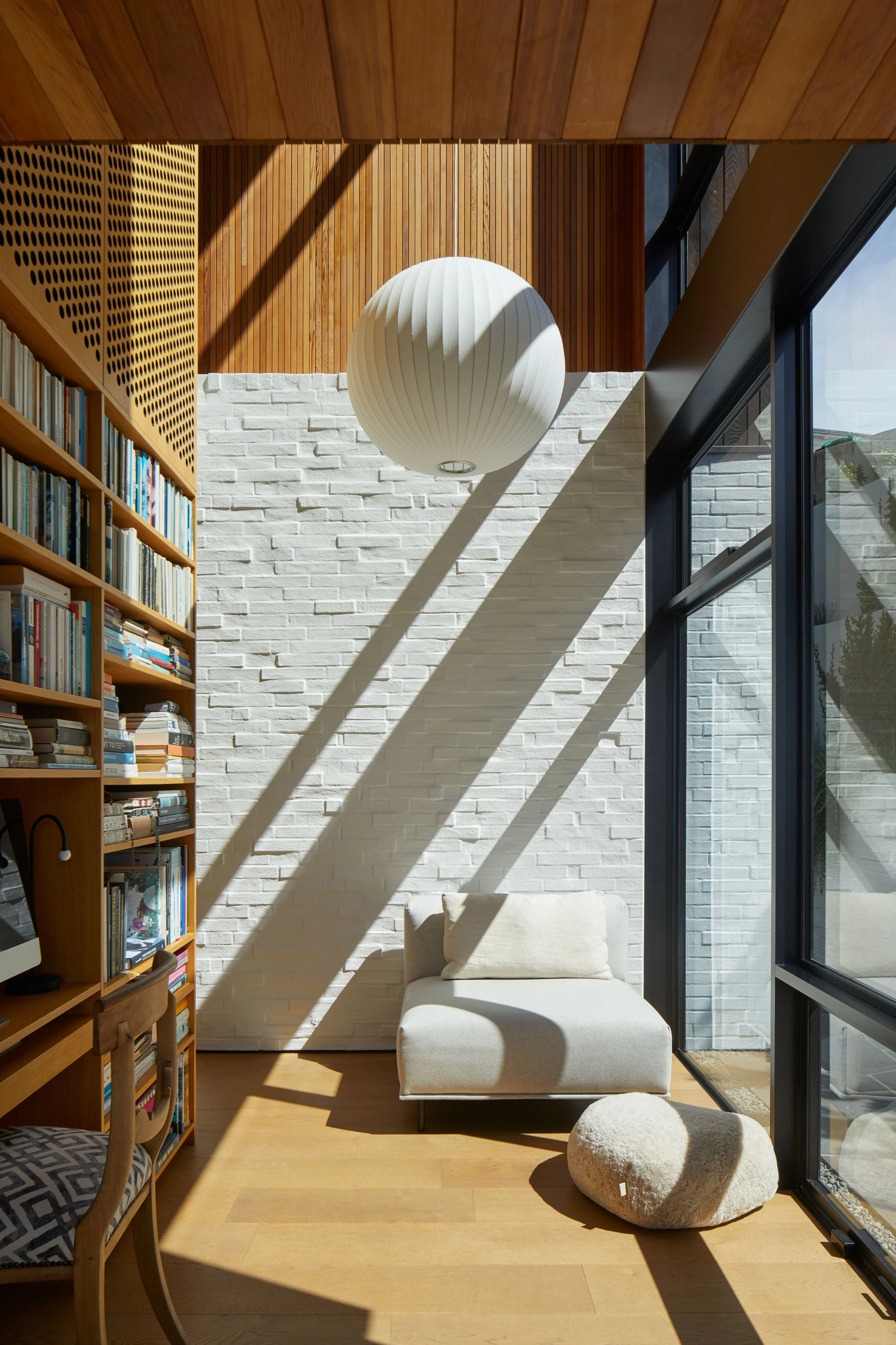 Sunrise Lane House_Library_Sarah Rowlands_2.jpg