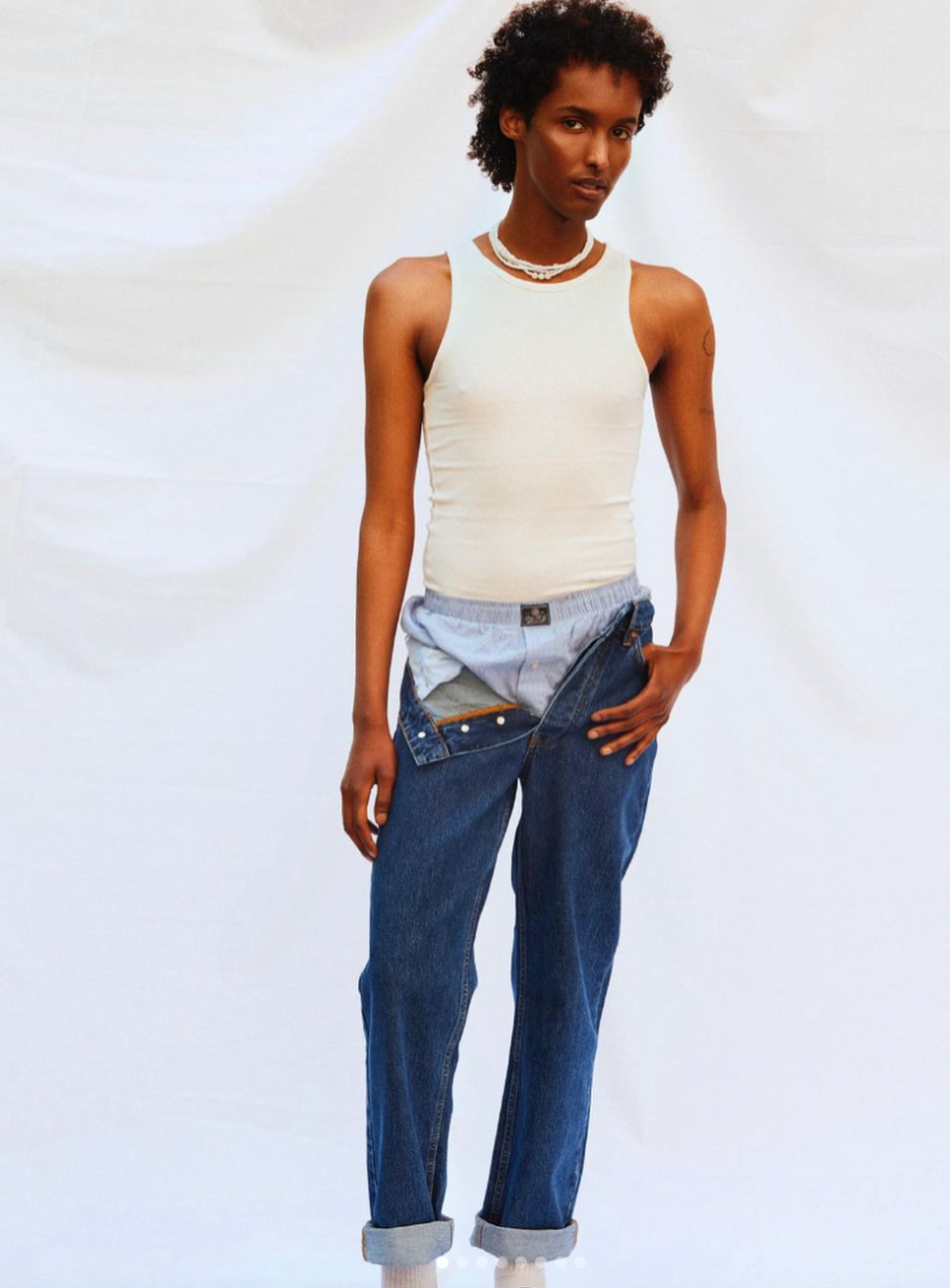 HEIGHT 179
CHEST 82
WAIST 64
HIPS 90
SHOE 43
HAIR DARK
EYES BROWN
SIZE S