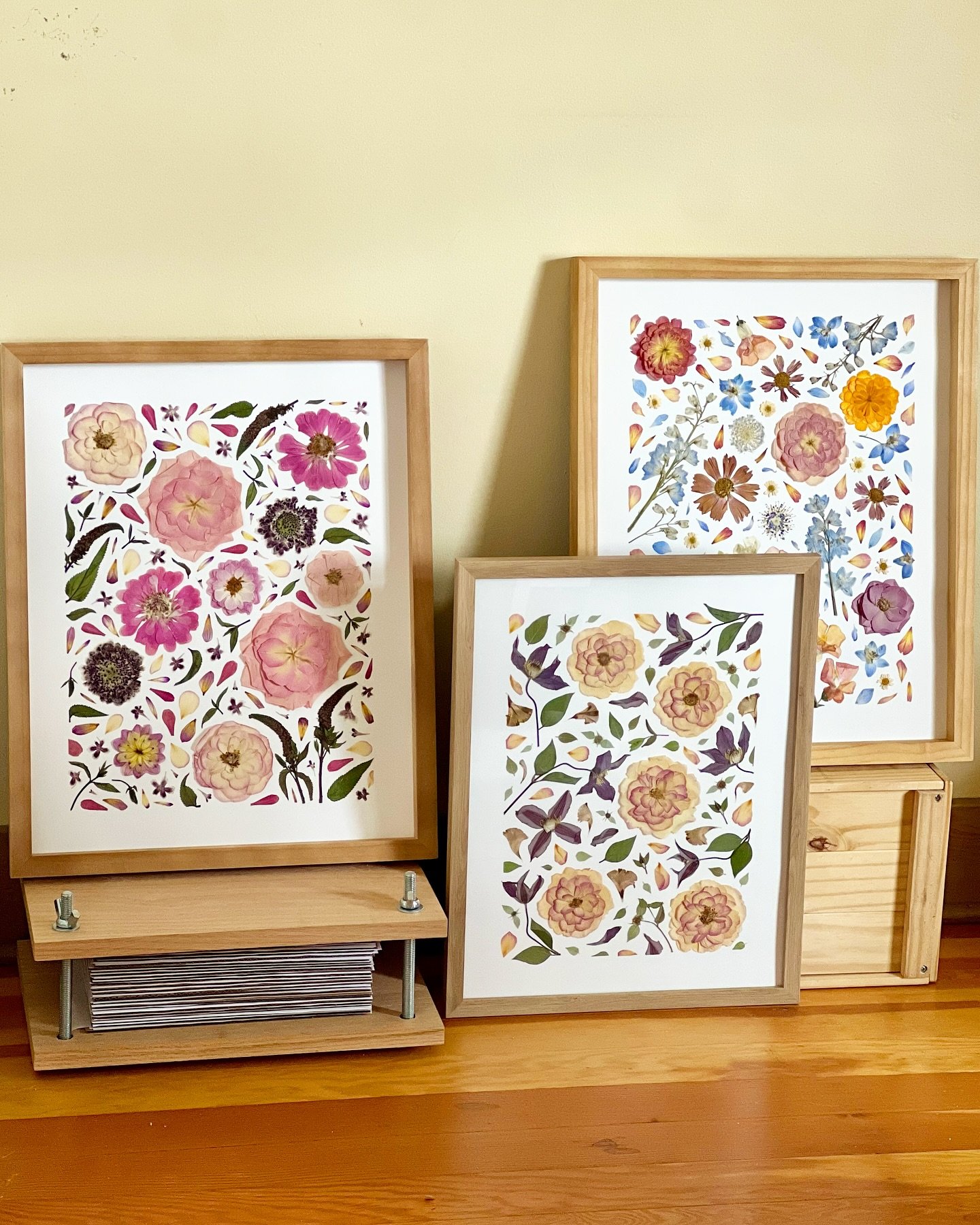 Some seriously cute bouquet preservations leaving the studio lately! 💐💕

Featuring two 16x20 &amp; a 14x17