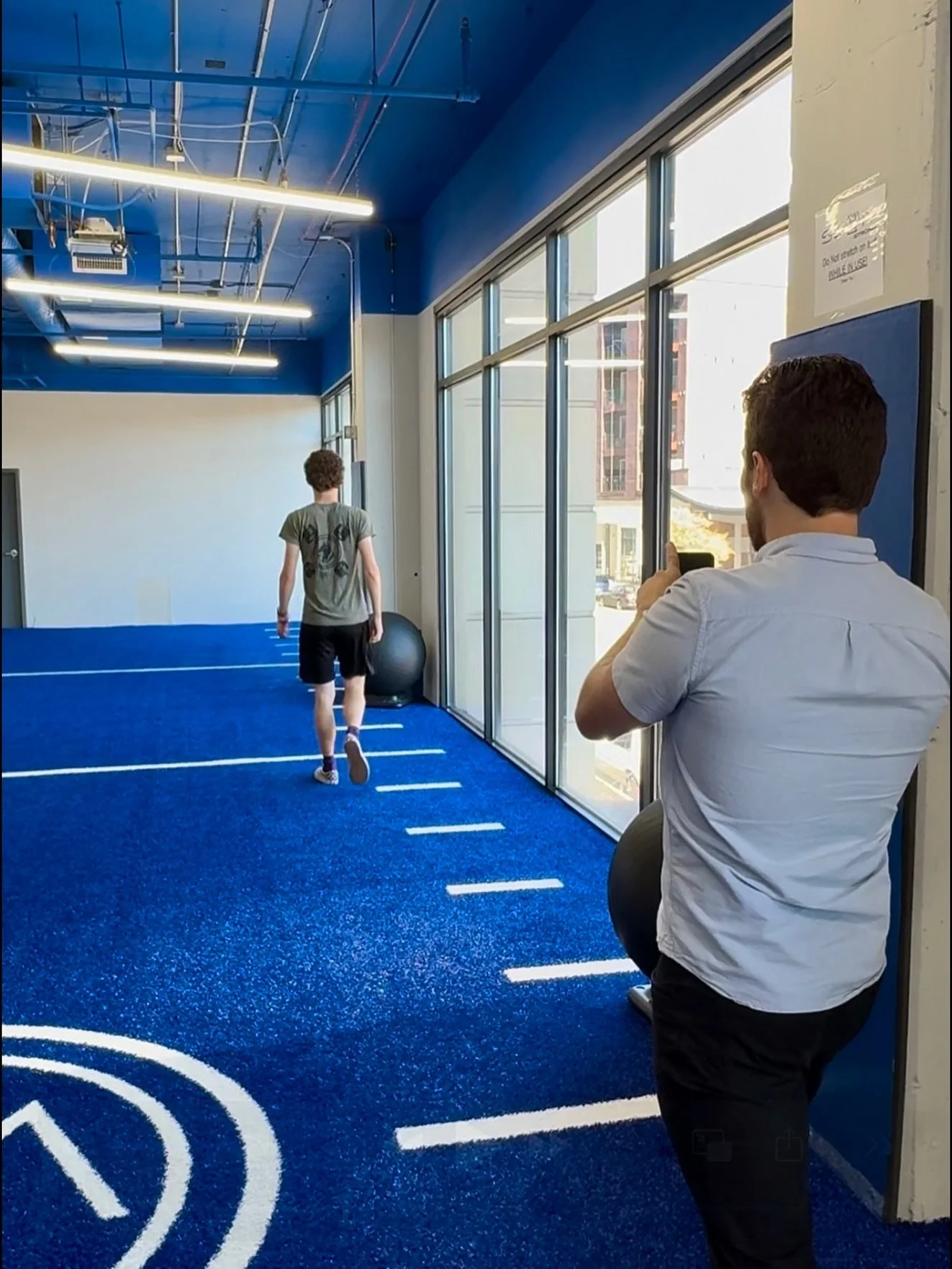 Walking is something we all do every day, but few people realize how much it reveals about overall health. πΆ
At Champagne Chiropractic in Denver, I assess your gait (the way you walk) as part of your comprehensive initial exam. By carefully analyzi