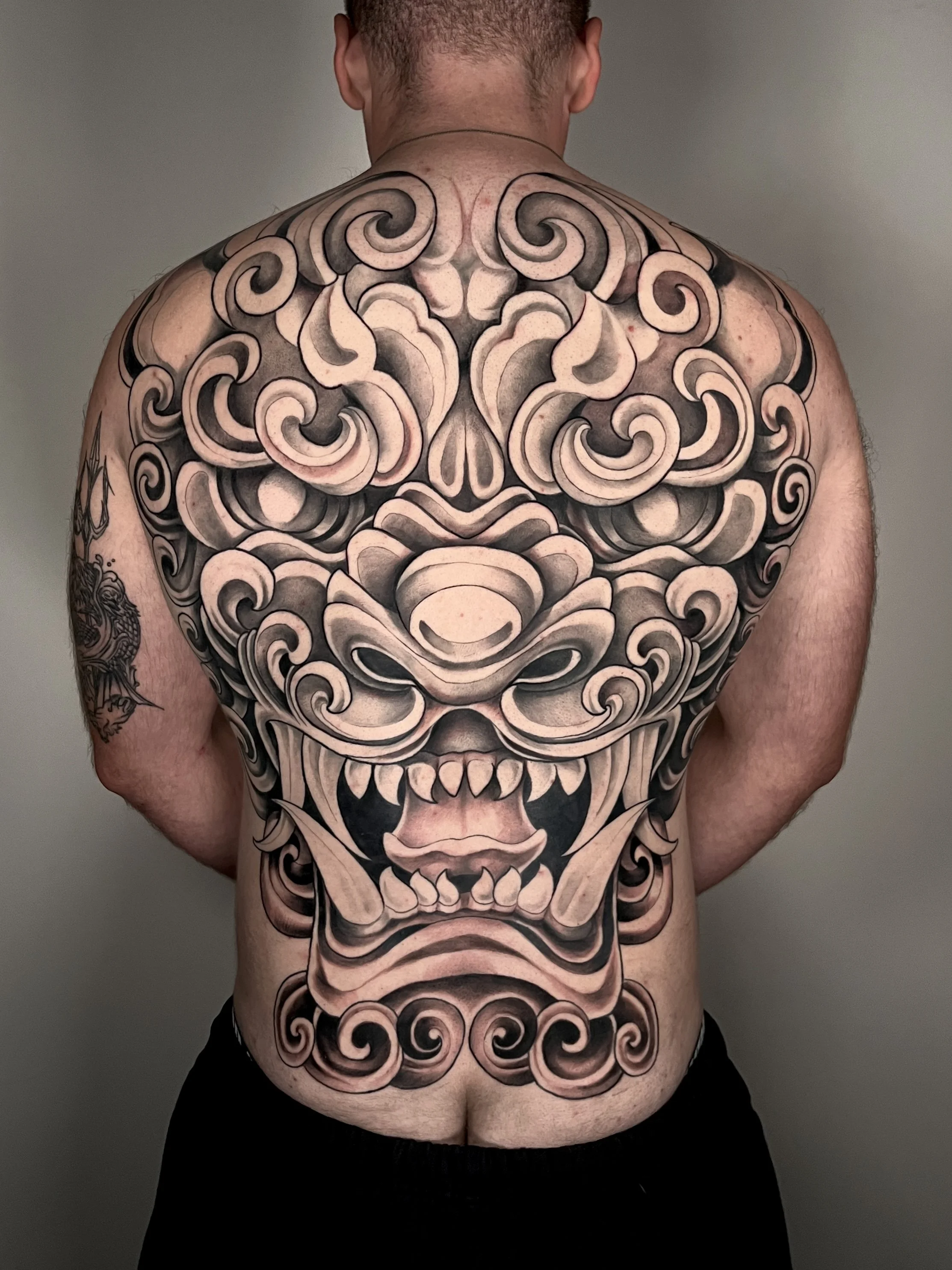 Backpiece neotrad fait par chlopoitras.tattoo a longueuil