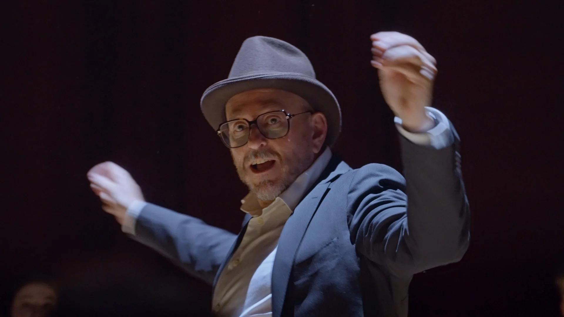 Joseph Toltz conducting the Lodz Children's Choir in the documentary "Singing up the Past: the songs of Guta Goldstein"