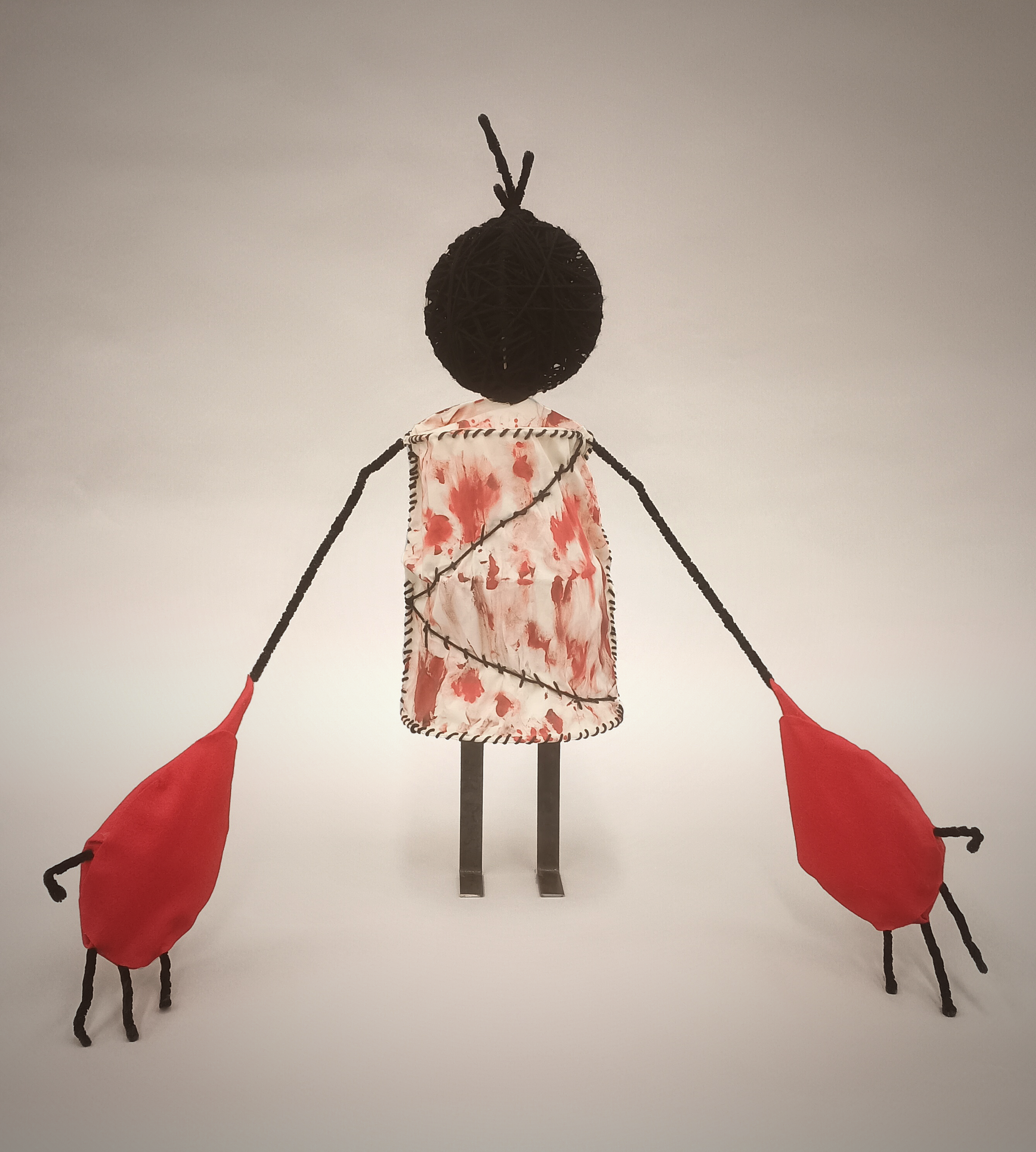 Robbie wants a Hug, spring steel, yarn, fabric, felt, 2025