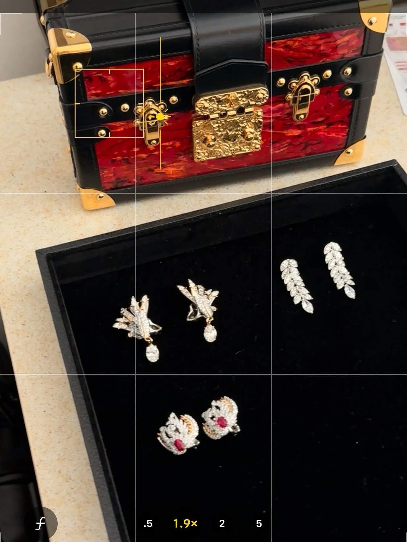 Emmy&rsquo;s details ✨

An absolute pleasure assisting @erinwalshstyle and @carlynrosario ❣️