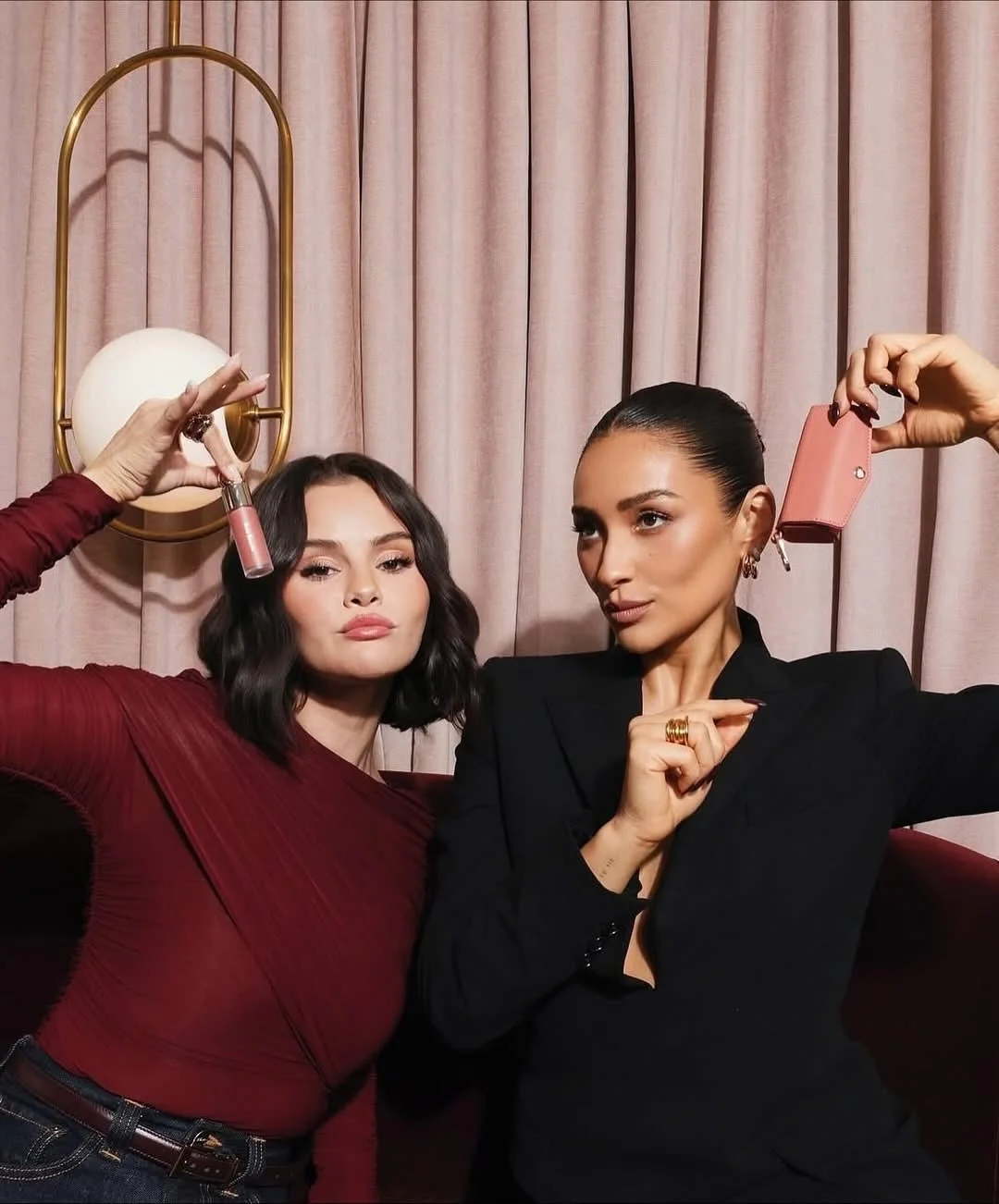 @selenagomez for the @rarebeauty x @beis collab

Style @erinwalshstyle 
Styling team @olya.revutska @carlynrosario