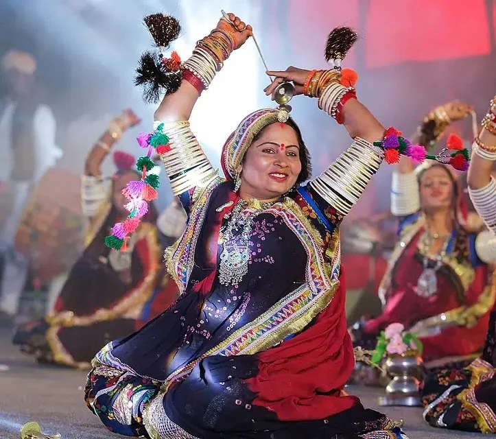 Closing Night | Jodhpur Arts Week Edition 1.0
As the sun sets over Myla Bagh Ka Jhalra, we bring Jodhpur Arts Week to a close with ‘Terah Taali’ a powerful performance by Durga and her group. 
Join us this evening, 7th October at 6:30 P