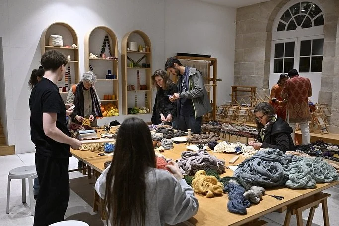 As part of Ce qui se trame. Histoires tiss&eacute;es entre l&rsquo;Inde et la France (What Is Being Woven: Stories Woven Between India and France), the exhibition held at the Galerie des Gobelins, Mobilier National, Paris, artist Deborah Fischer led 