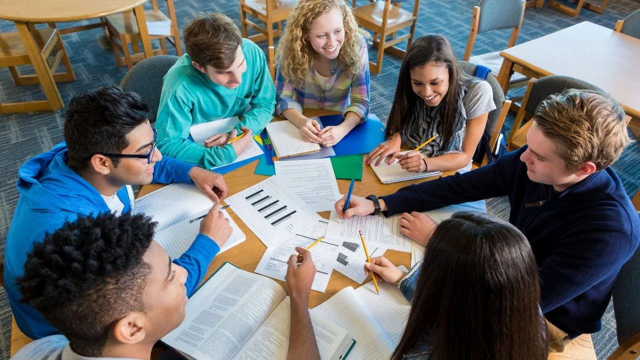 8 Steps to Market Your Business in High School