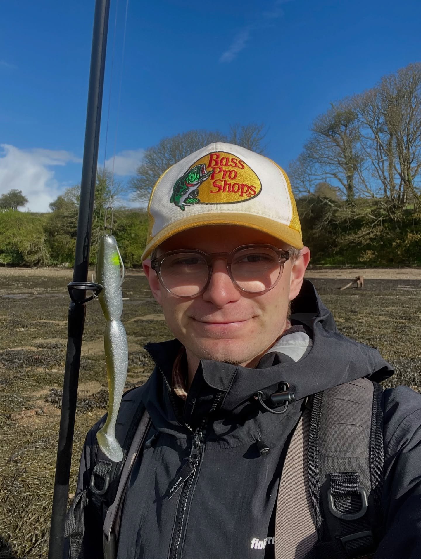 A nice spring time session in search of some Bass 

Spent this morning walking and exploring, getting soaked, and enjoying the sun in between the clouds. 

Some cool ground found, but no fish to show. Sometimes you know when somewhere will produce gi