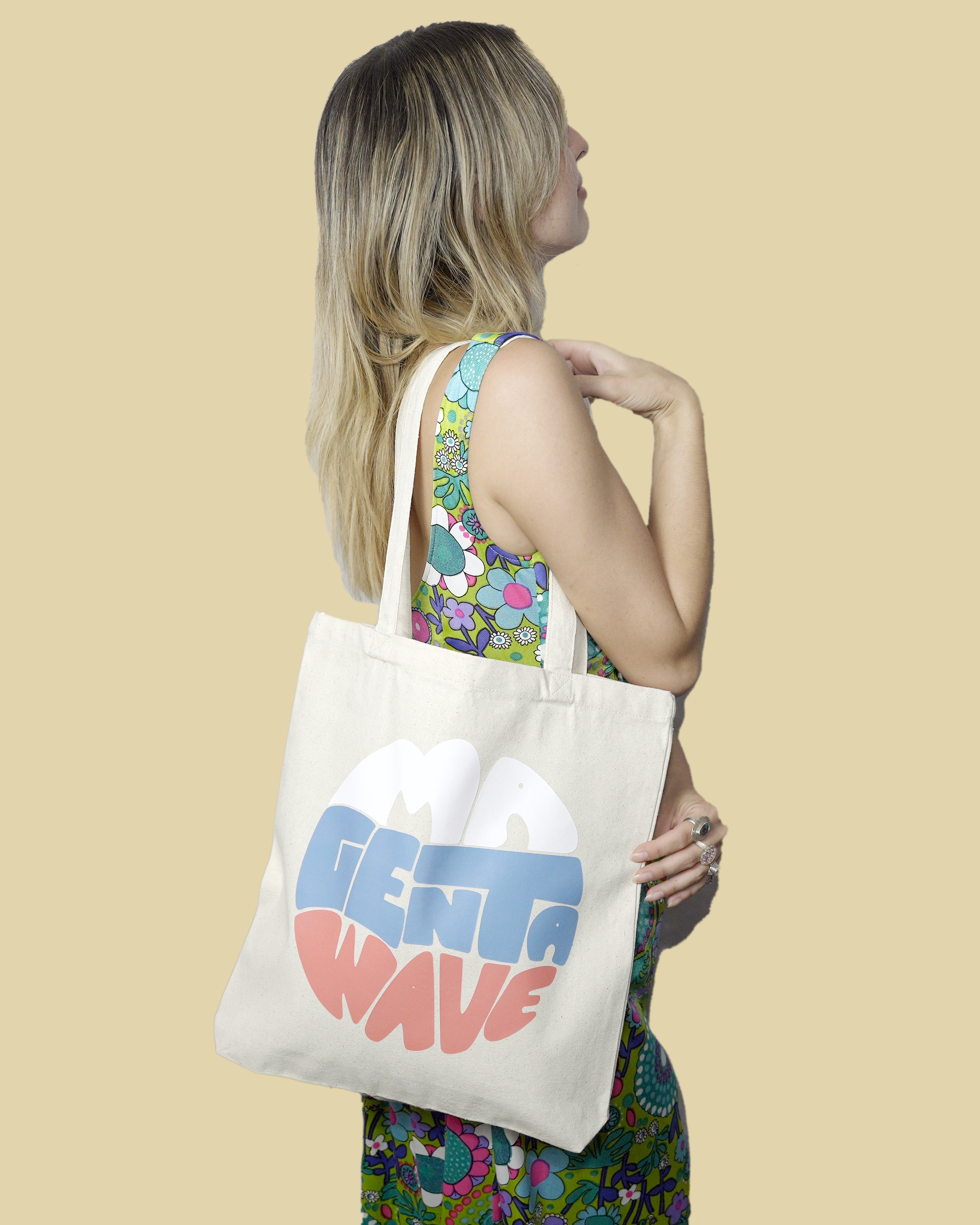 Circle Tote Front Candid.png
