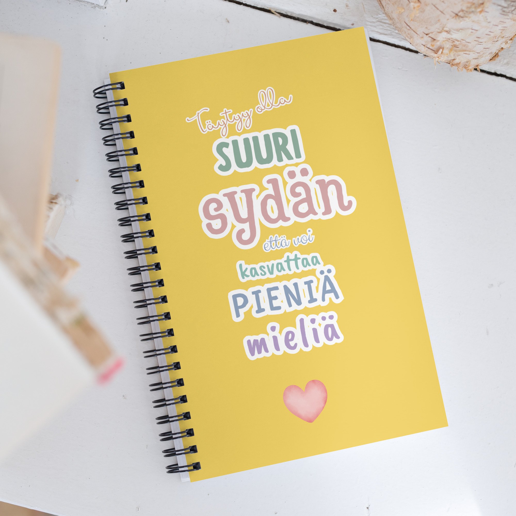 Sydämellisen kasvattajan muistikirja ◦ keltainen