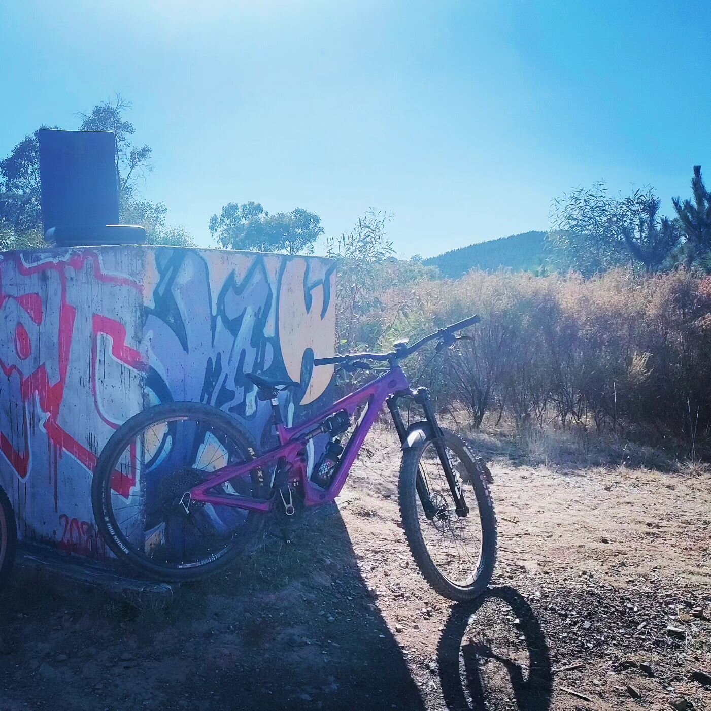 Natalya's custom built Yeti SB140 has been getting ridden in nicely. It's had about 12 rides now and about 5 washes 🚿.

It is awesomely super stable on the descents yet climbs switch backs and rocky ascents with confidence. 

The SRAM X0 T-type AXS 