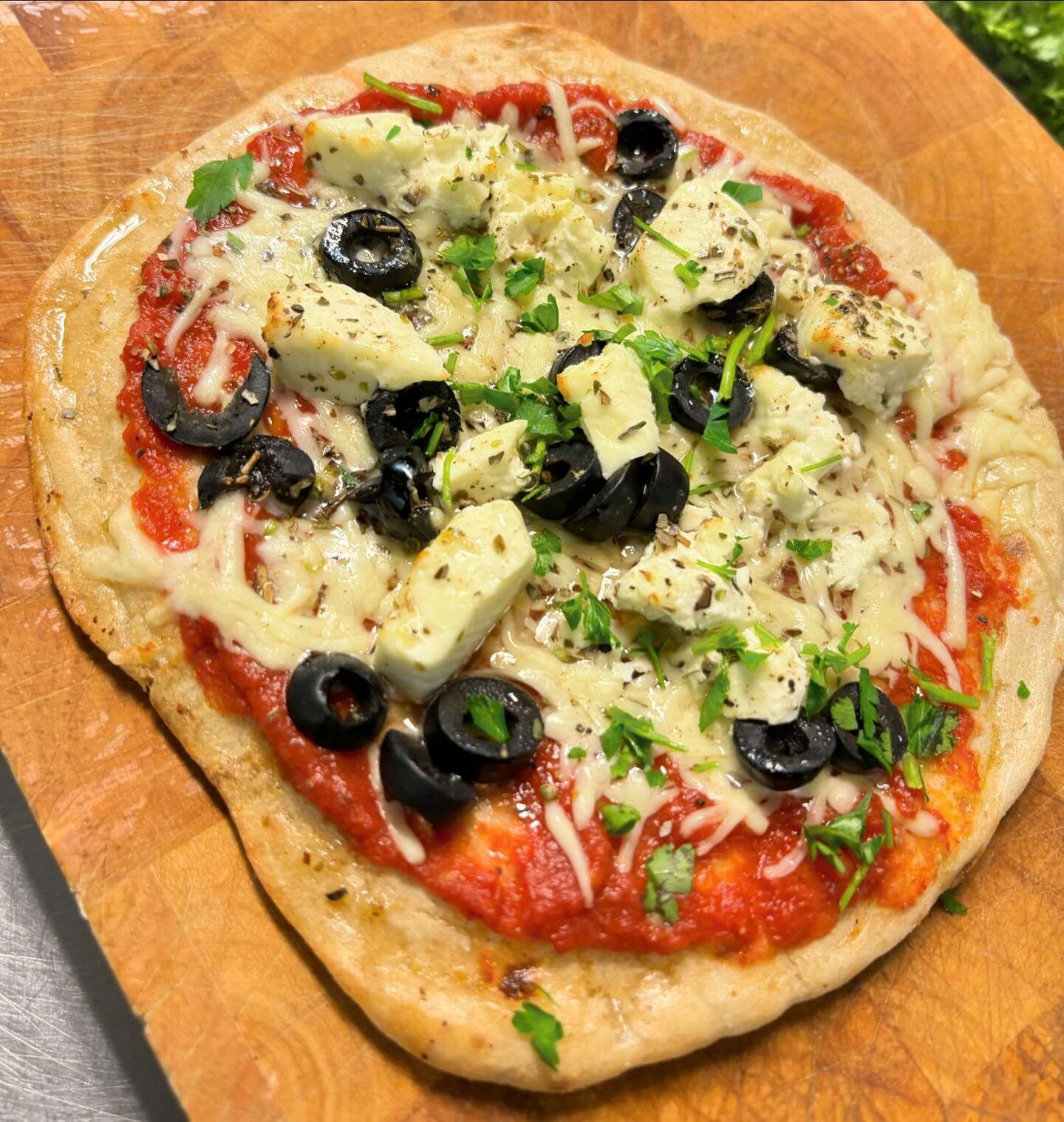 Onze pita pizza 🍕🇬🇷 als Griekse tapa! 😍
Komt u snel proeven?

Reserveren kan via onze website 
www.restaurant-limani.nl of klik op de knop in onze bio!

#grieksetapas #wijkbijduurstede