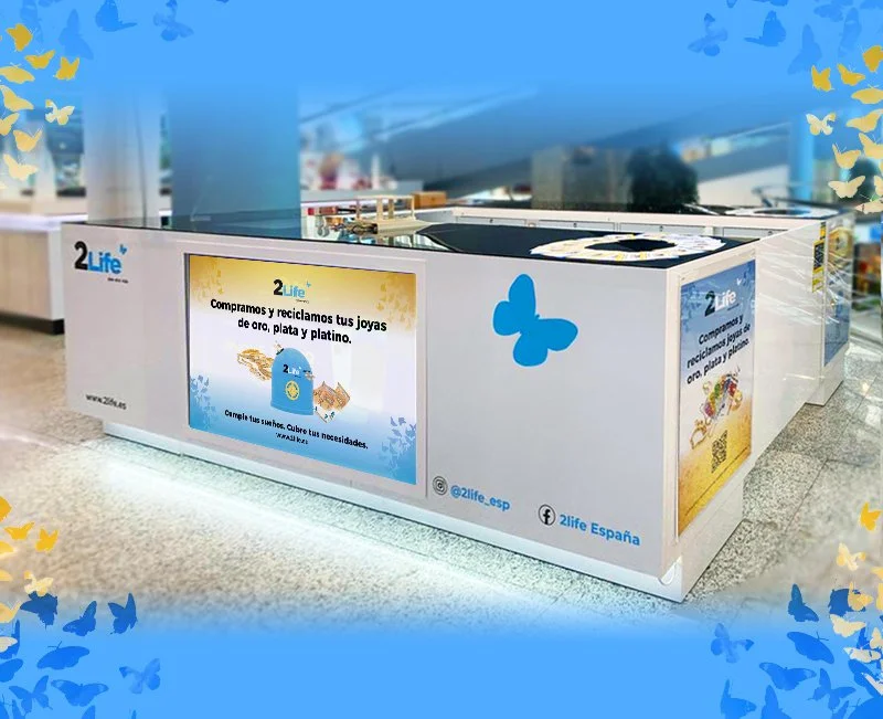 Estante de reciclaje de joyas para comprar y reciclar oro, plata y platino, en un centro comercial