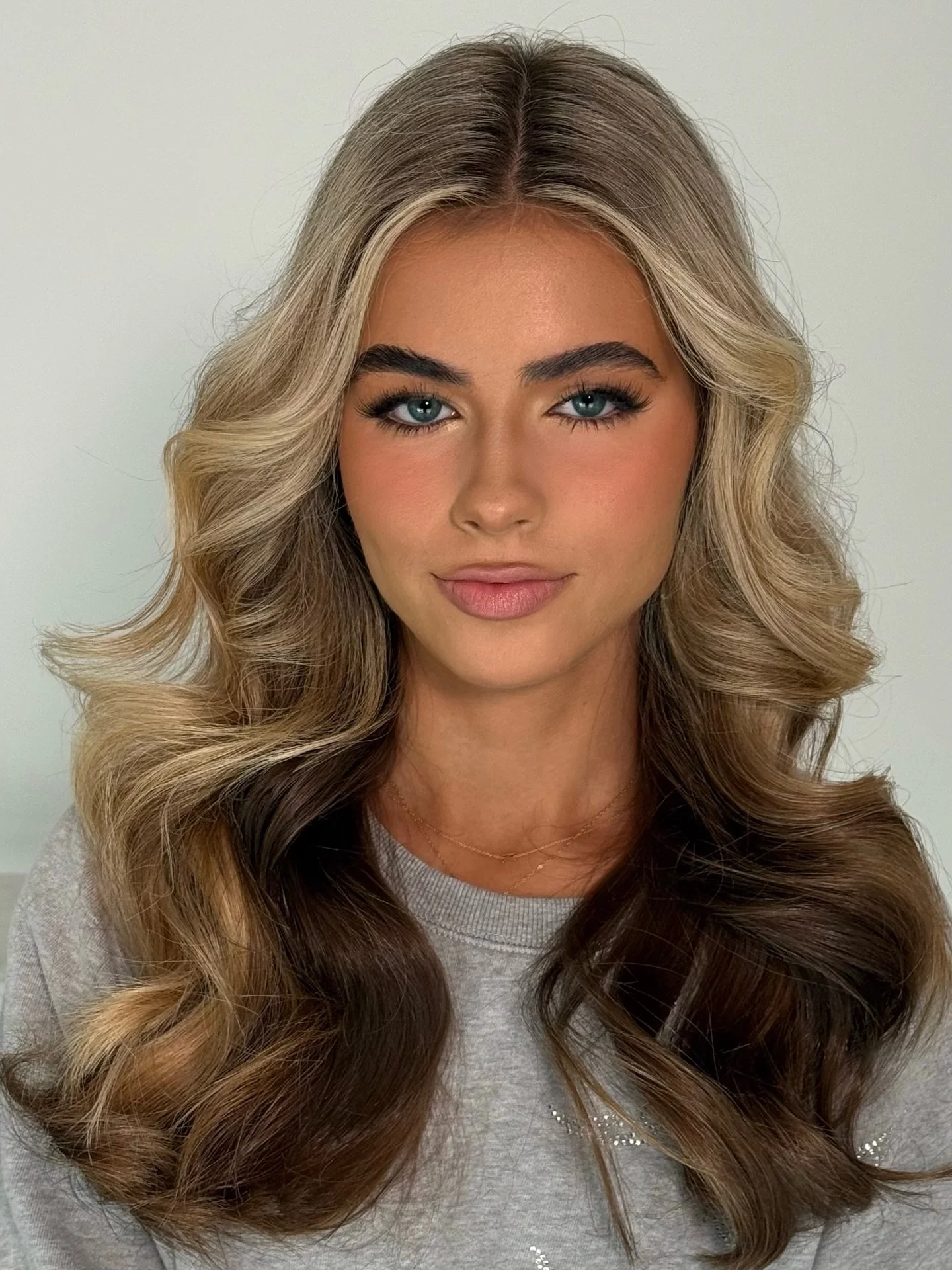 Heaven sent 🪽

#hairandmakeup #brisbaneformal #brisbanehairstylist #brisbanehairandmakeup #brisbanemakeupartist