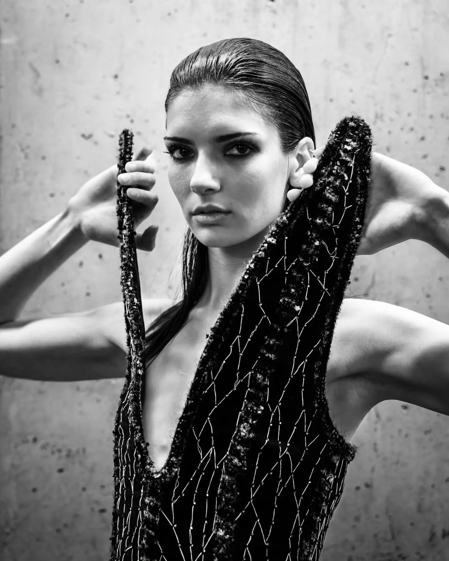 Backstage shot of the stunning @valeriasdt , wearing @emirhanoezbay on the @fdi_germany fashionshow 2026.