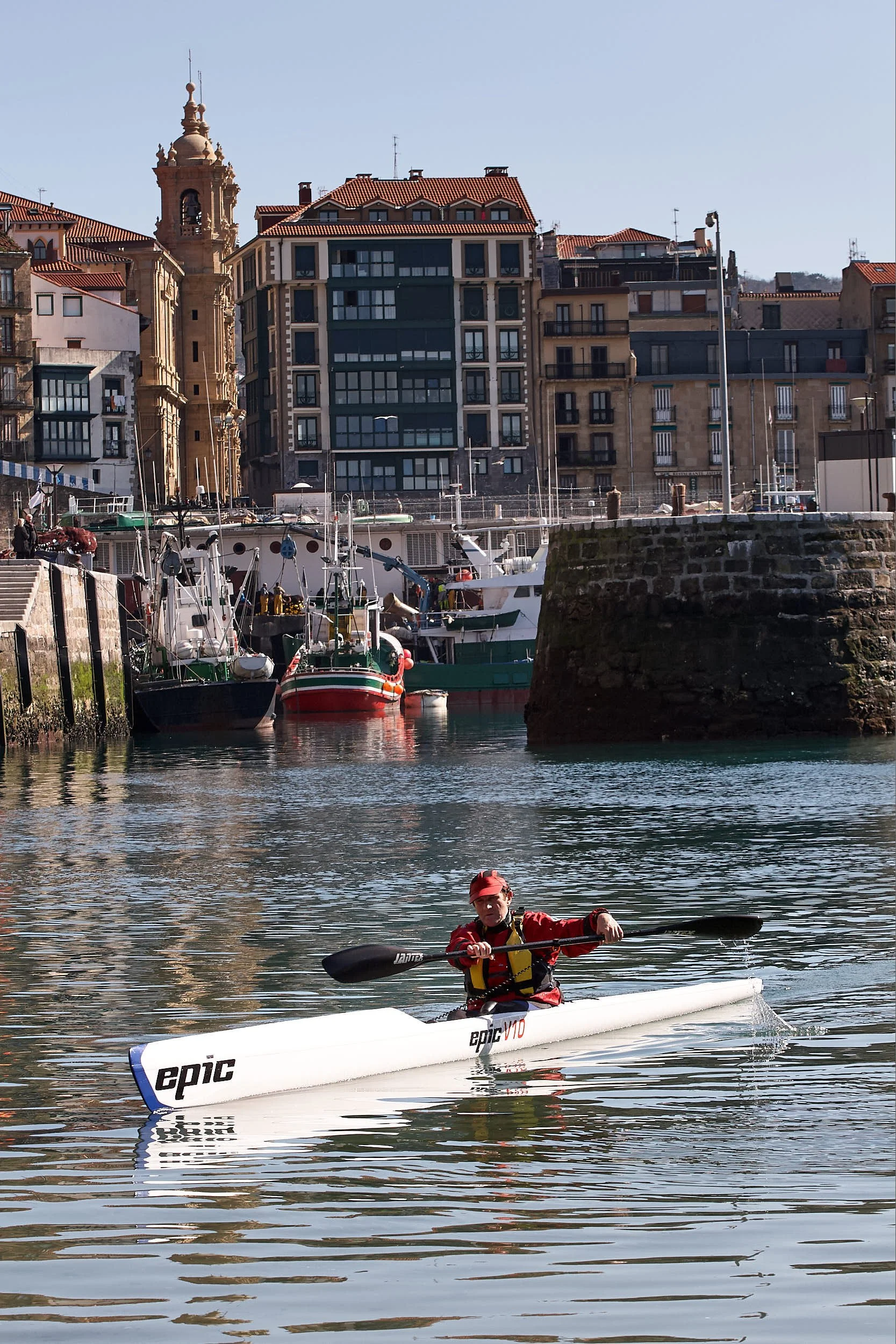 March 2011. Canoeist leaving harbour, San Sebastián (Donostia), Gipuzkoa, Spain. Photo by James Sturcke | sturcke.org