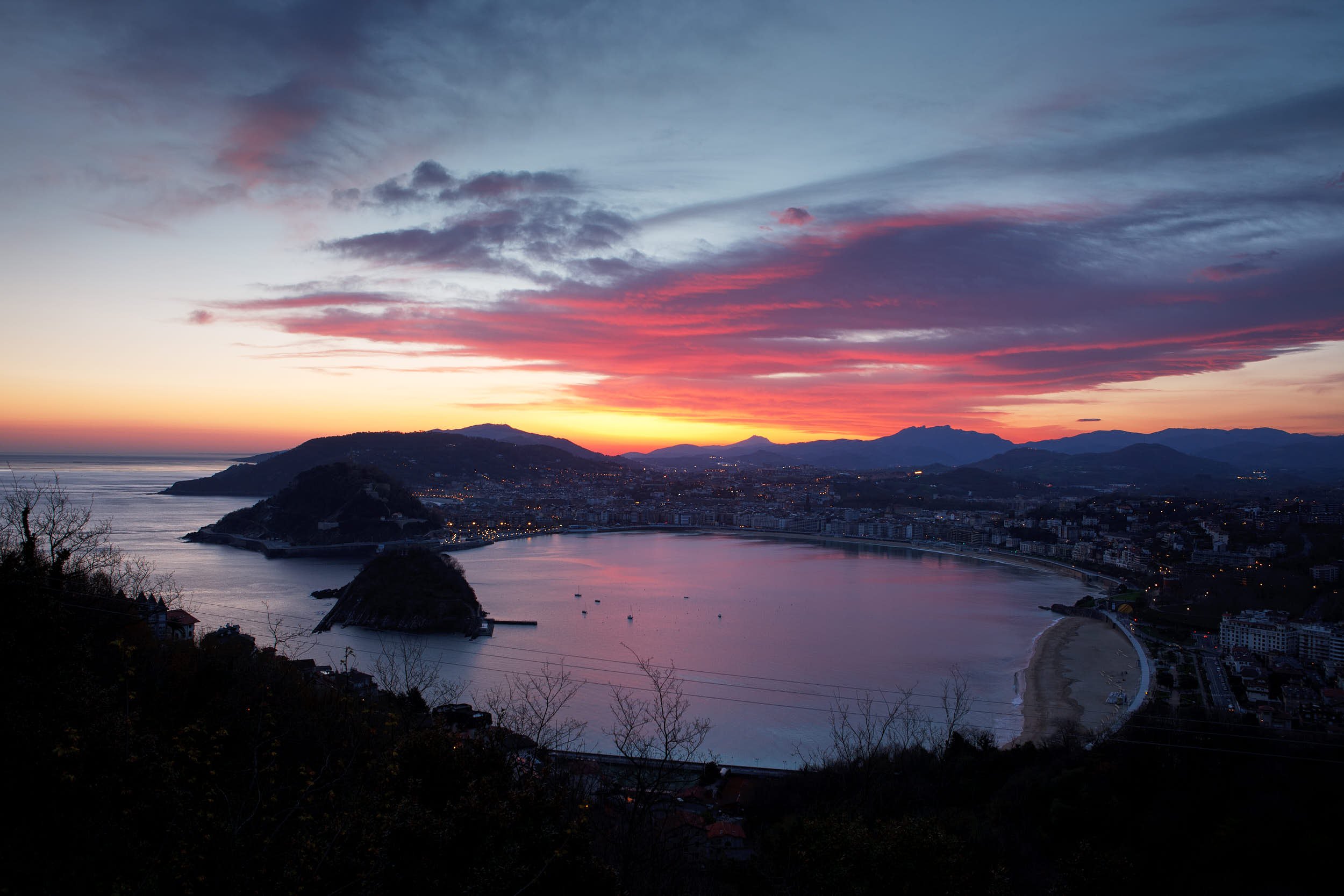 March 2011. La Concha Bay and San Sebastián at dawn,  San Sebastián (Donostia), Gipuzkoa, Spain. Photo by James Sturcke | sturcke.org