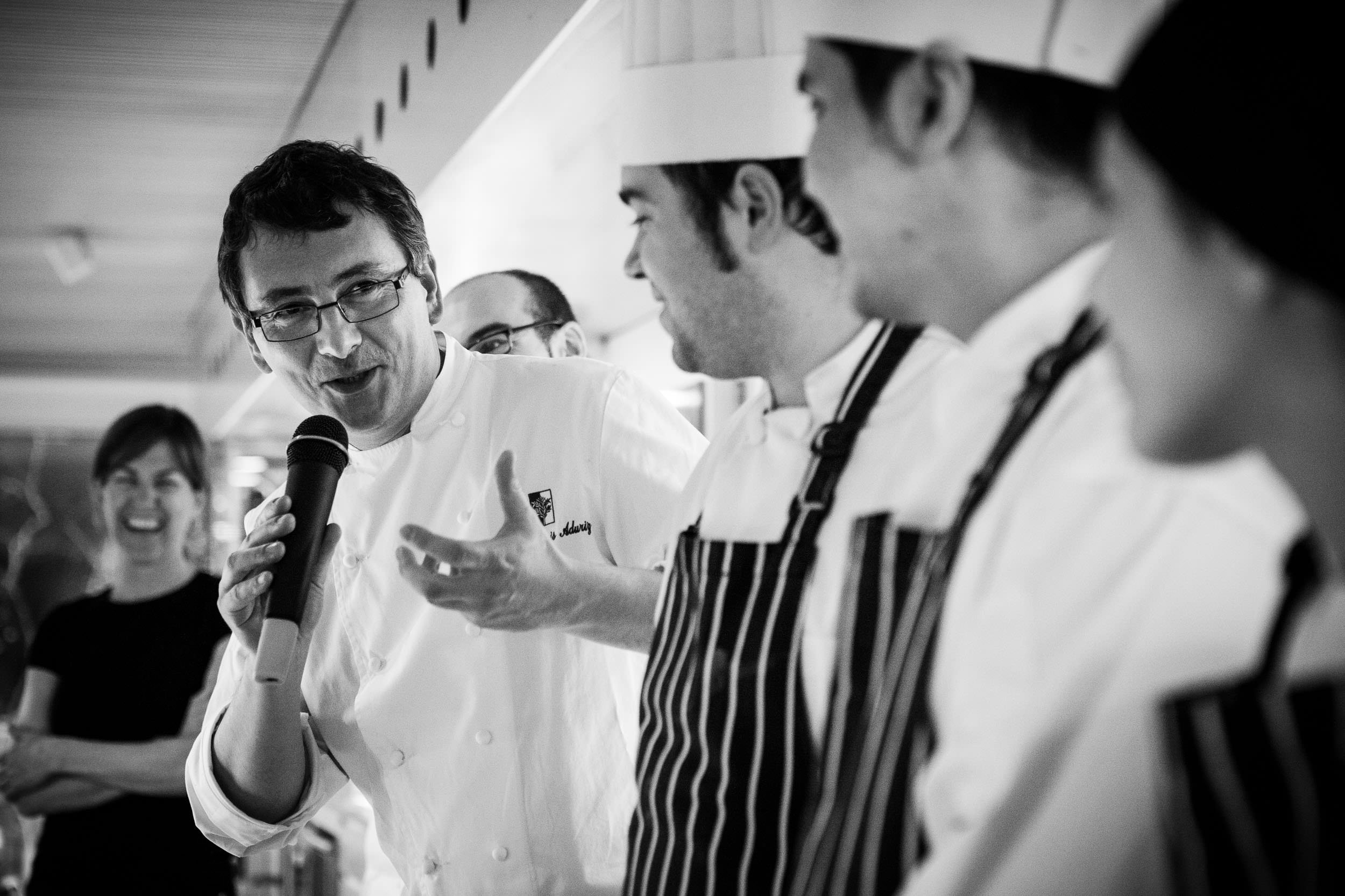 Chef Andoni Luis Aduriz of Restaurante Mugaritz giving talk at Restaurante Tondeluna, Logroño (La Rioja). Photo by James Sturcke. 