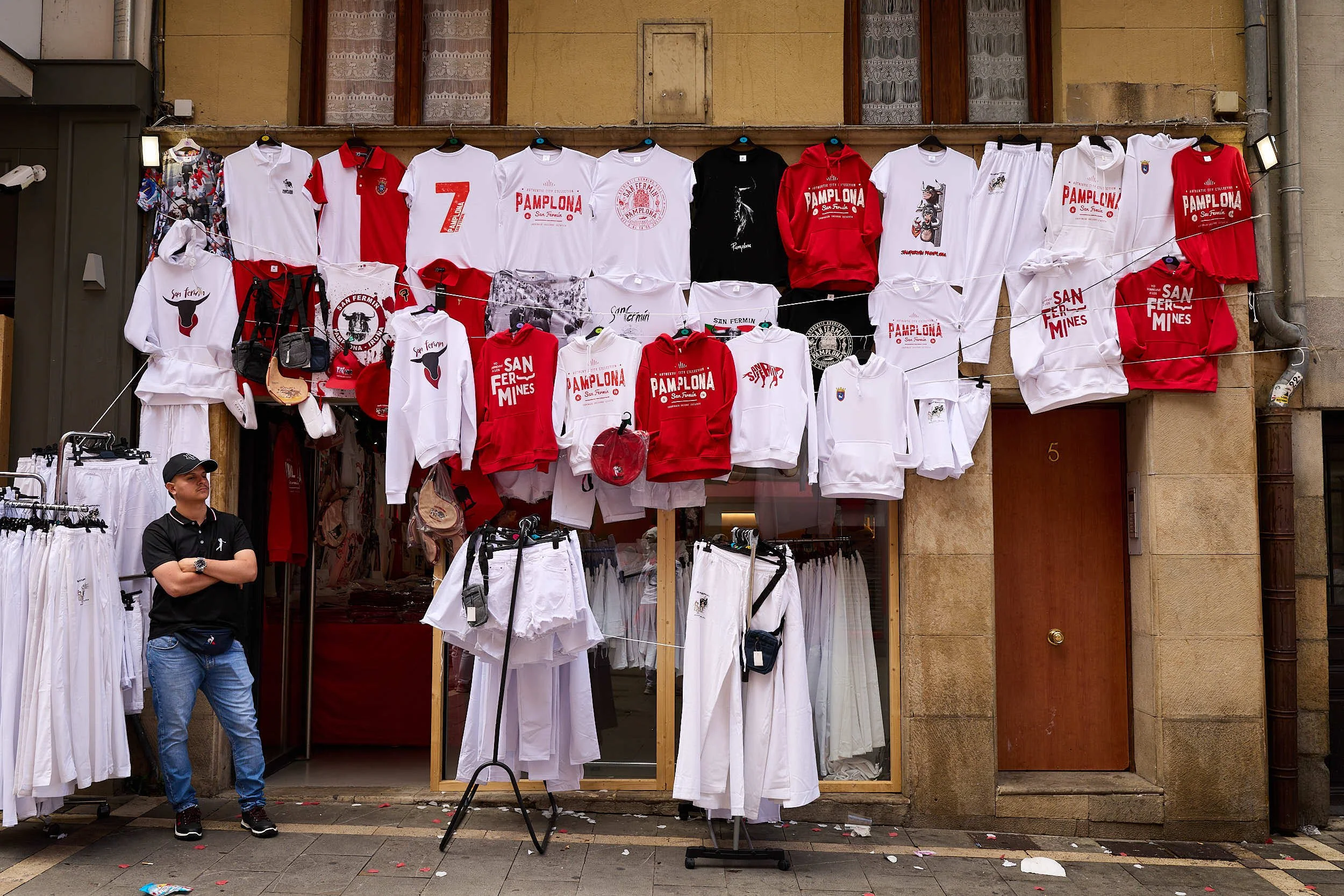 2507Running-of-the-bulls-san-fermin-pamplona-spain-James-Sturcke-0013.jpg