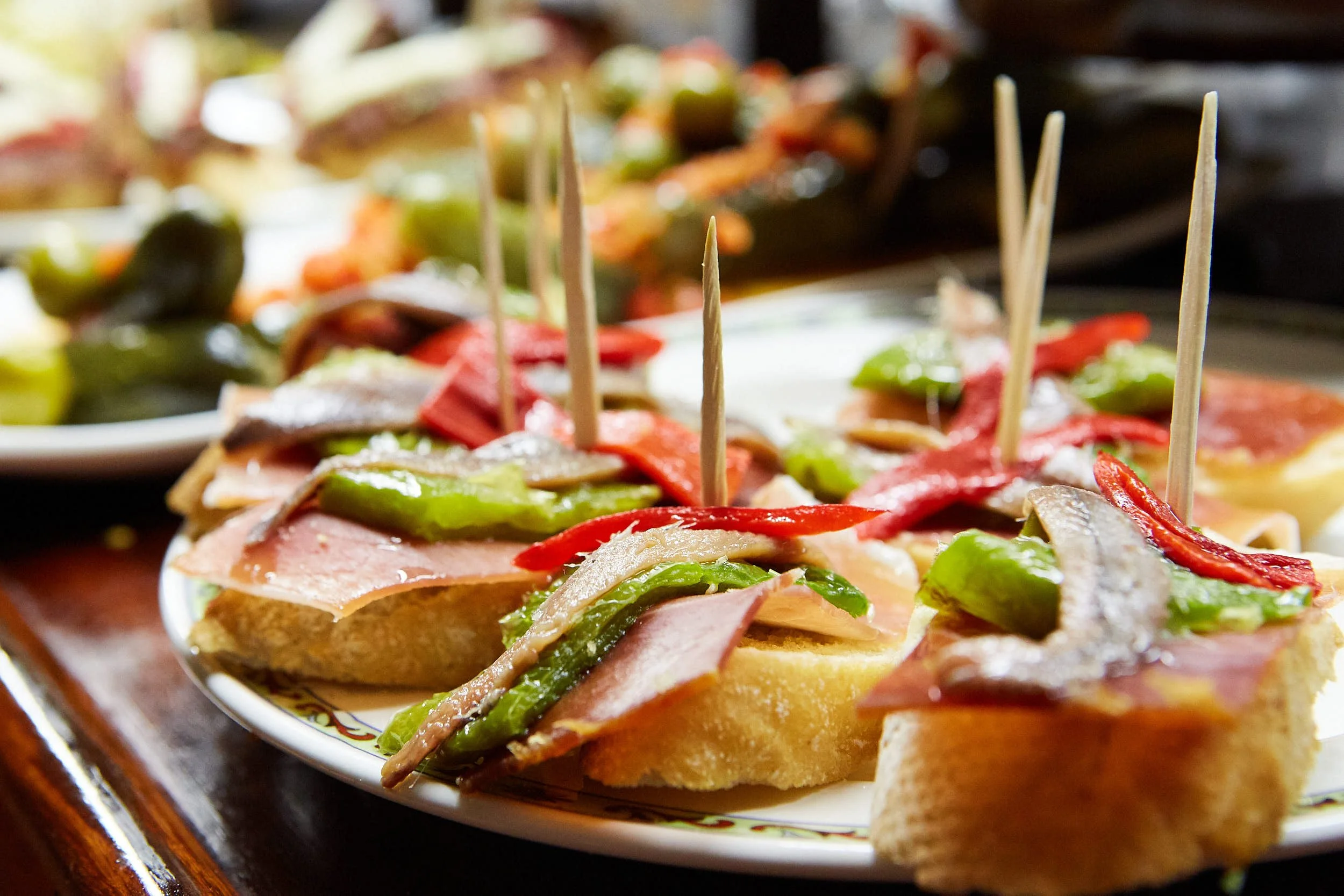 30/8/12 Anchovy, ham and pepper tapas on display, Casa Alcalde, c/ Negusia, San Sebastián, Spain. Photo by James Sturcke | sturcke.org